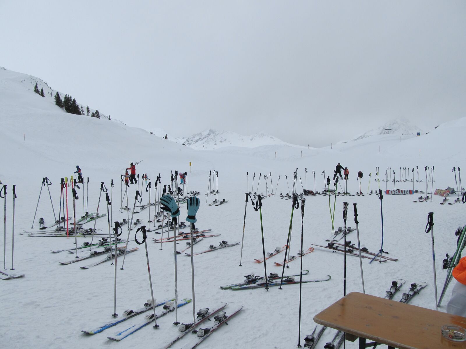 Canon PowerShot SX130 IS sample photo. Ski, park, together photography