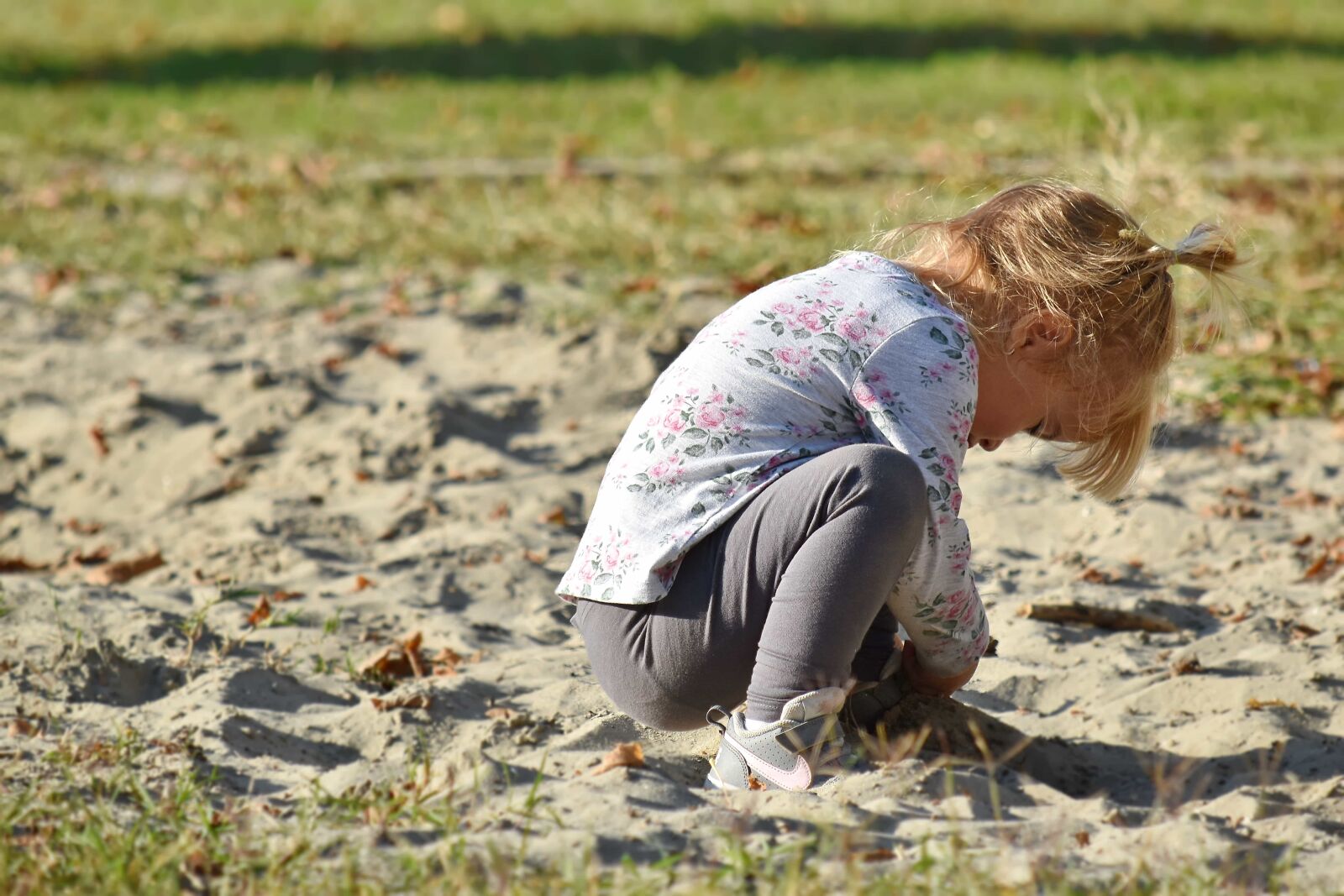 Nikon D5500 sample photo. Blonde hair, child, enjoyment photography