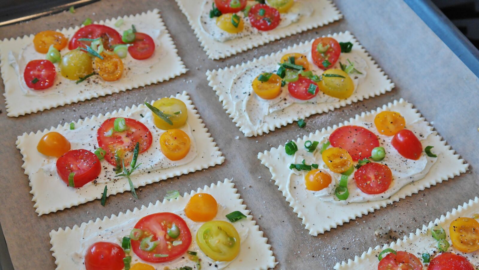 Samsung NX20 sample photo. Starter, puff pastry, tomatoes photography