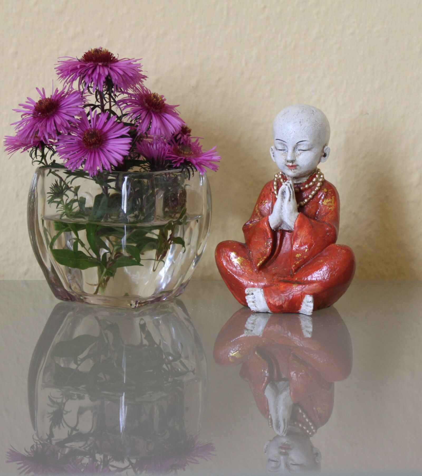 Canon EOS 500D (EOS Rebel T1i / EOS Kiss X3) sample photo. Children figure, buddha, aster photography