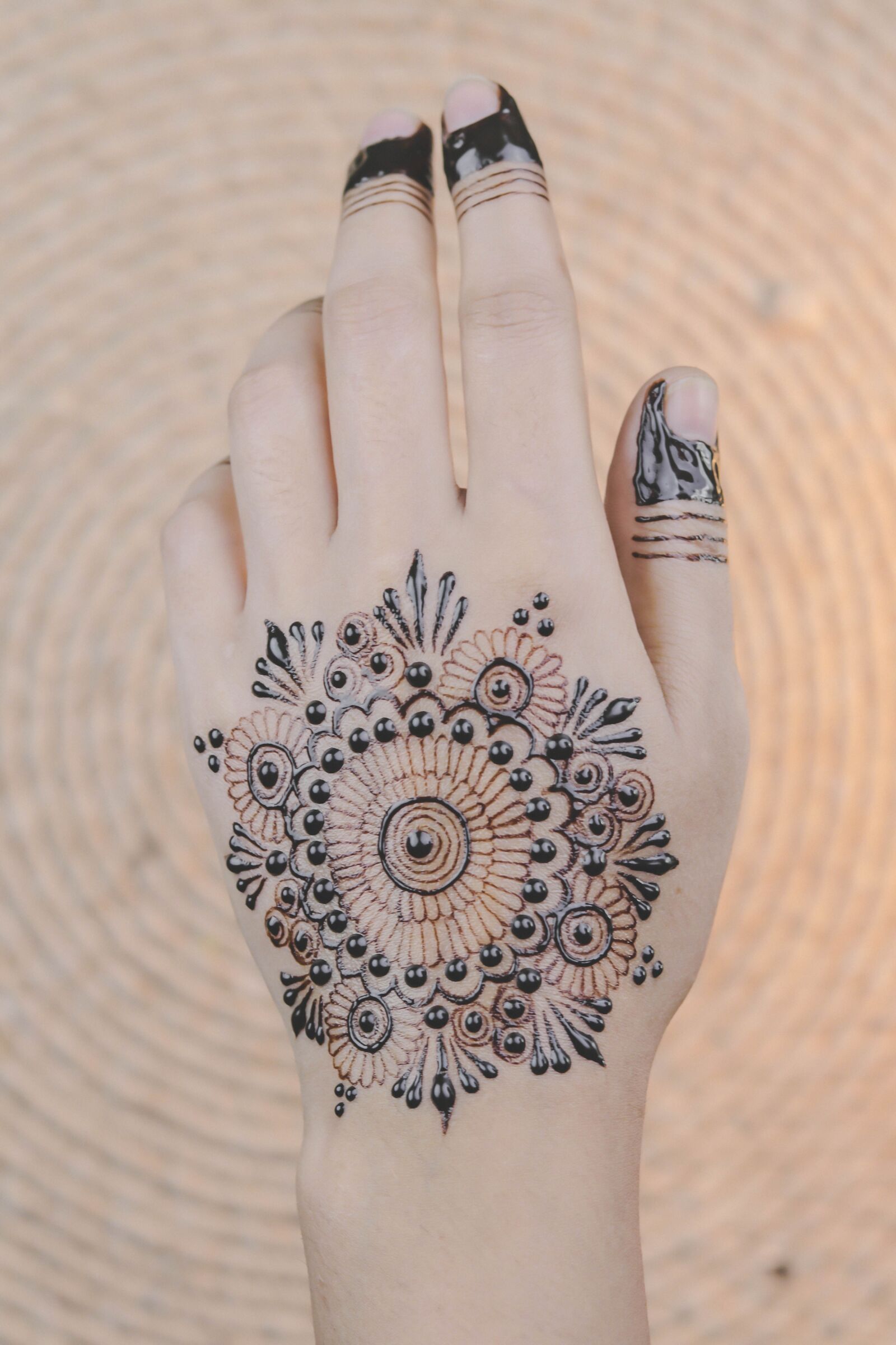 Canon EOS 80D + Canon EF 50mm F1.8 STM sample photo. Henna, hands, mehendi photography