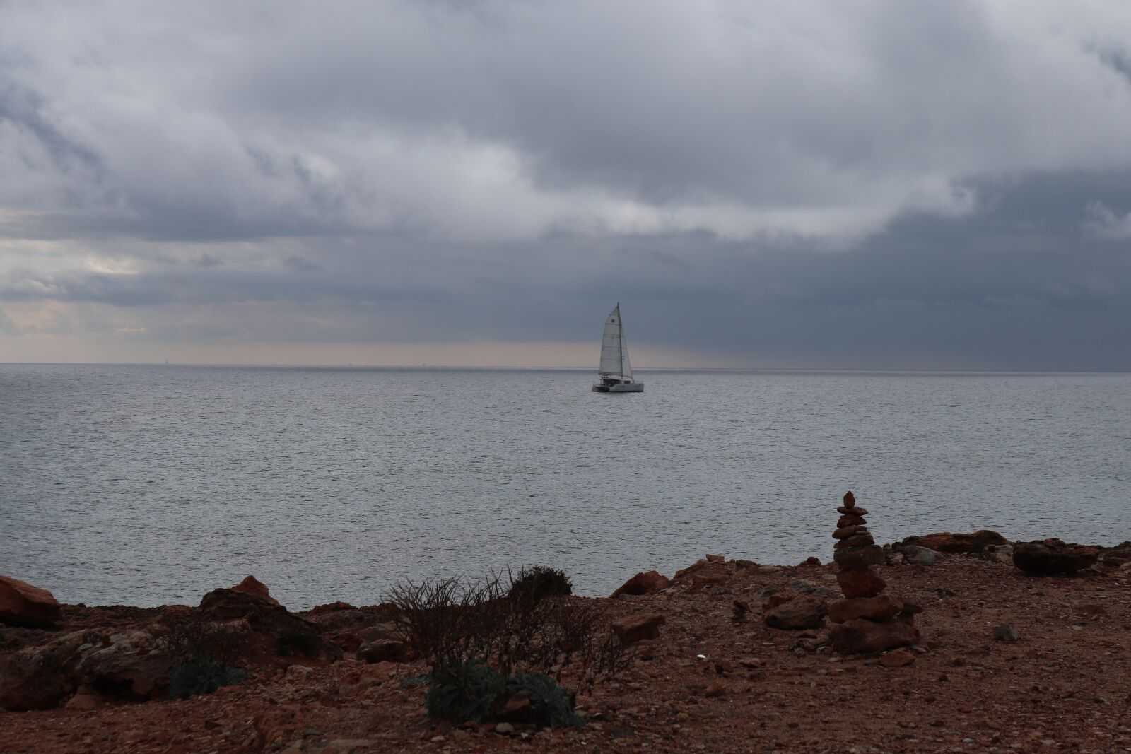Canon EOS 200D (EOS Rebel SL2 / EOS Kiss X9) sample photo. Clouds, sea, ship photography