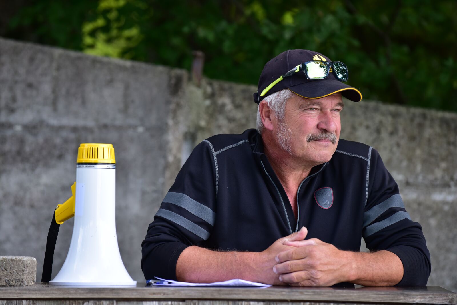 Nikon D810 sample photo. Speaker, guard, referee photography