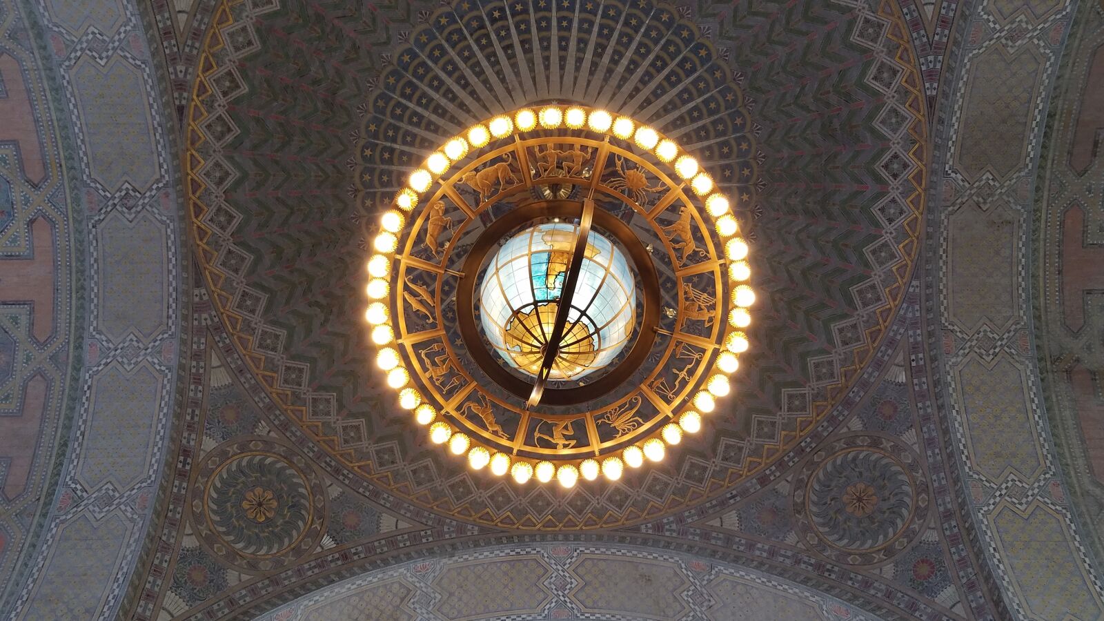 Samsung Galaxy S7 Edge sample photo. Gold, old, round photography