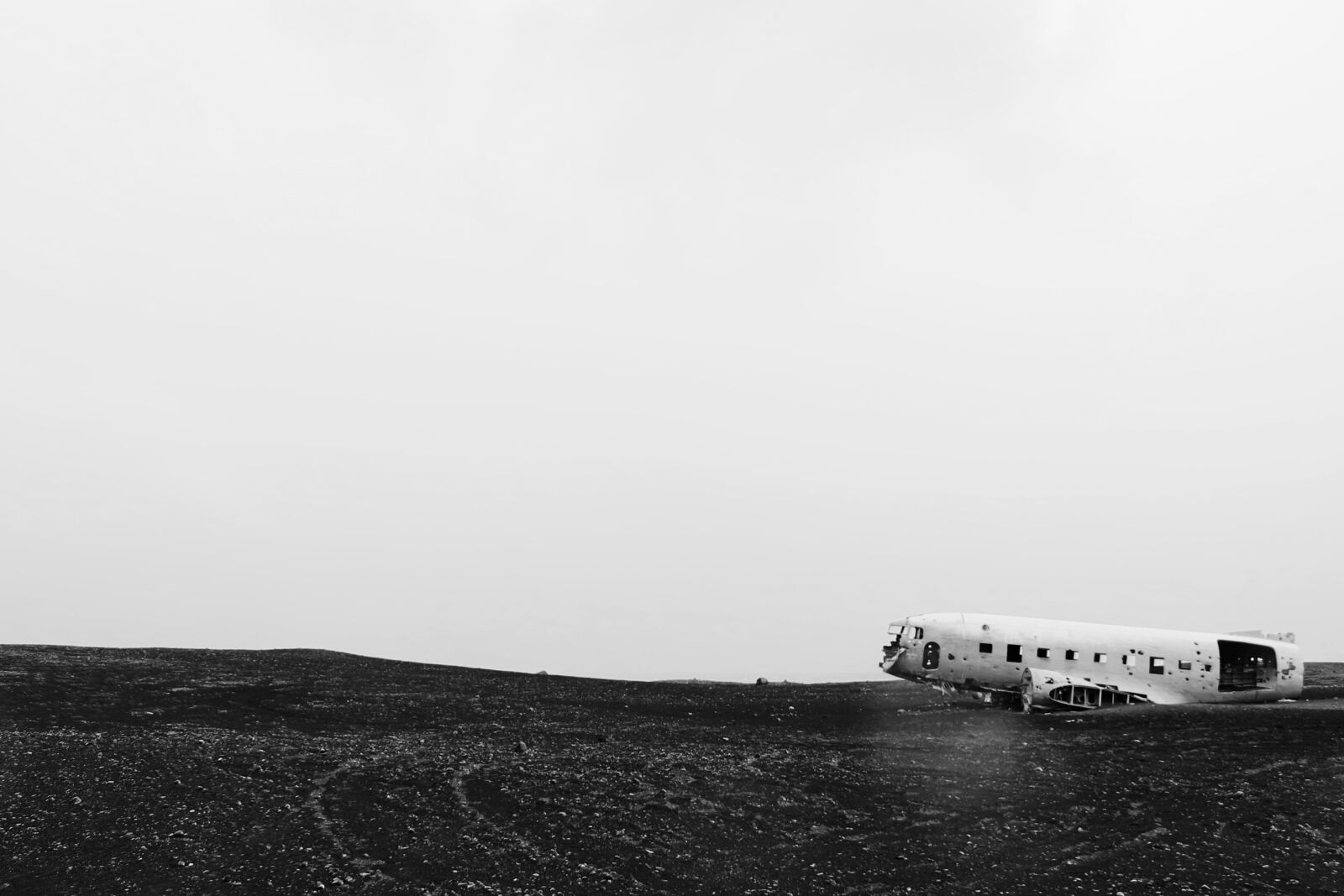 Canon EOS 700D (EOS Rebel T5i / EOS Kiss X7i) sample photo. Iceland, aircraft, plane crash photography
