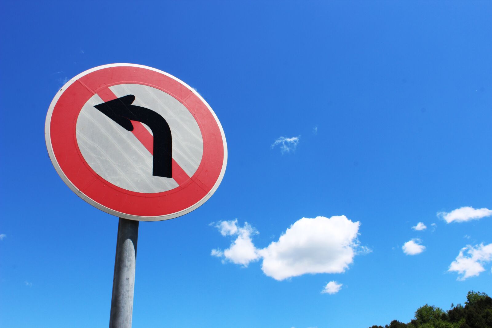 Canon EOS 600D (Rebel EOS T3i / EOS Kiss X5) sample photo. Sky, cloud, sign photography