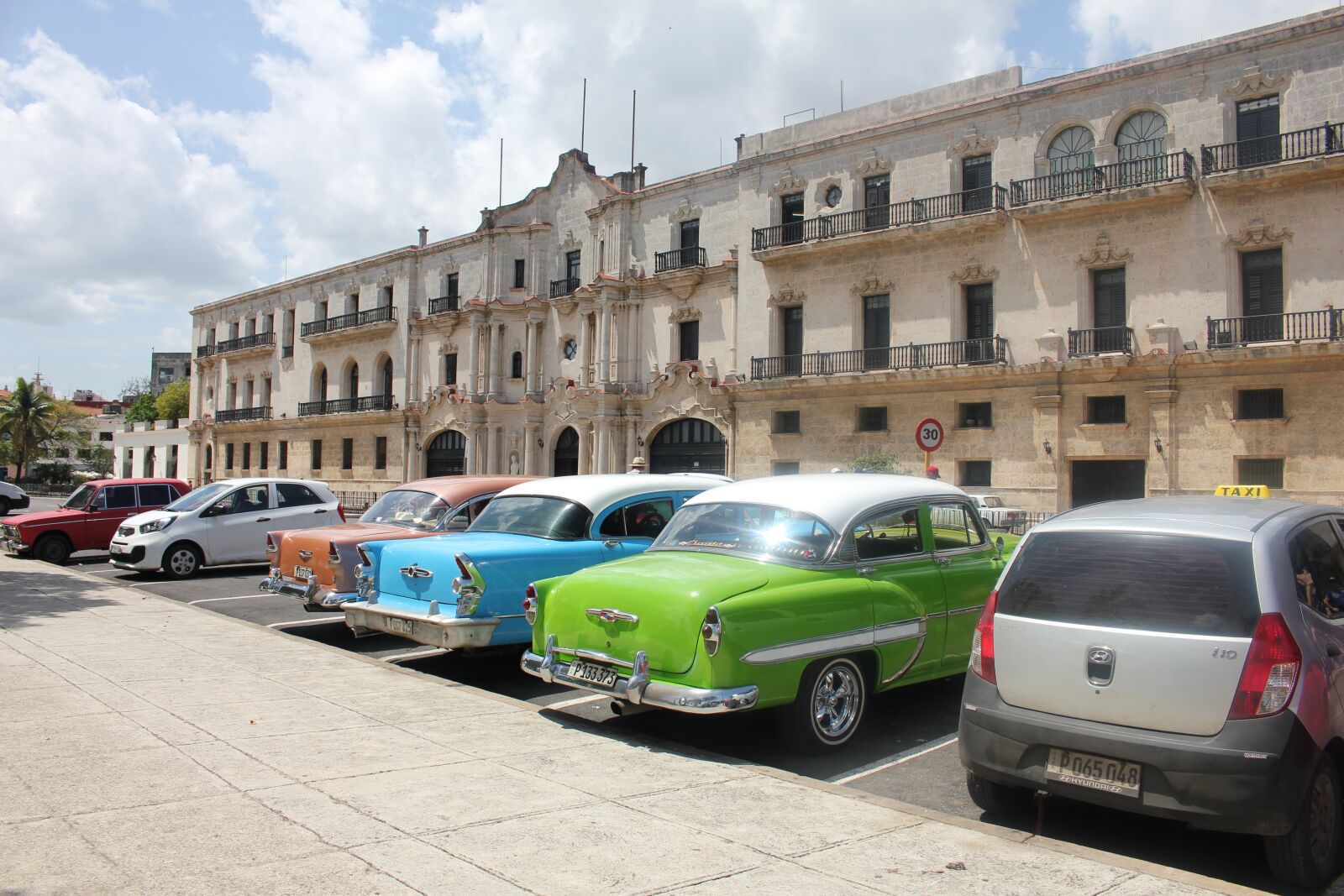 Canon EOS 550D (EOS Rebel T2i / EOS Kiss X4) sample photo. Cuba, auto, oldtimer photography