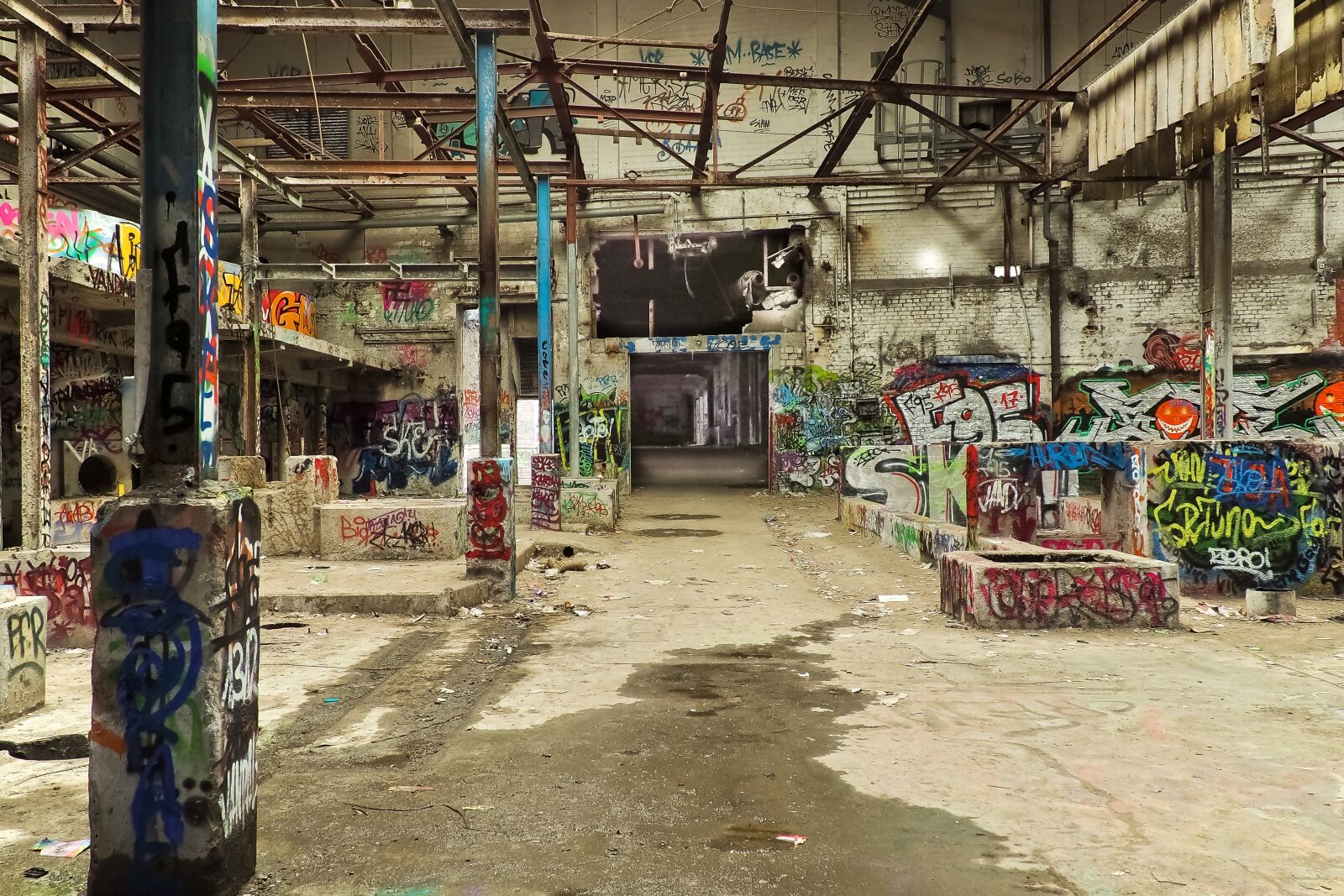Olympus OM-D E-M10 sample photo. Lost places, rooms, abandoned photography