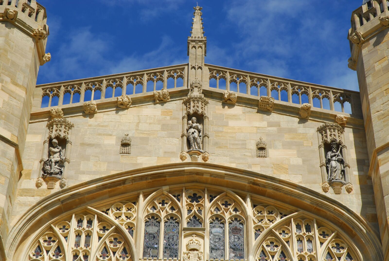 Nikon D200 sample photo. Windsor castle, lamp, crown photography