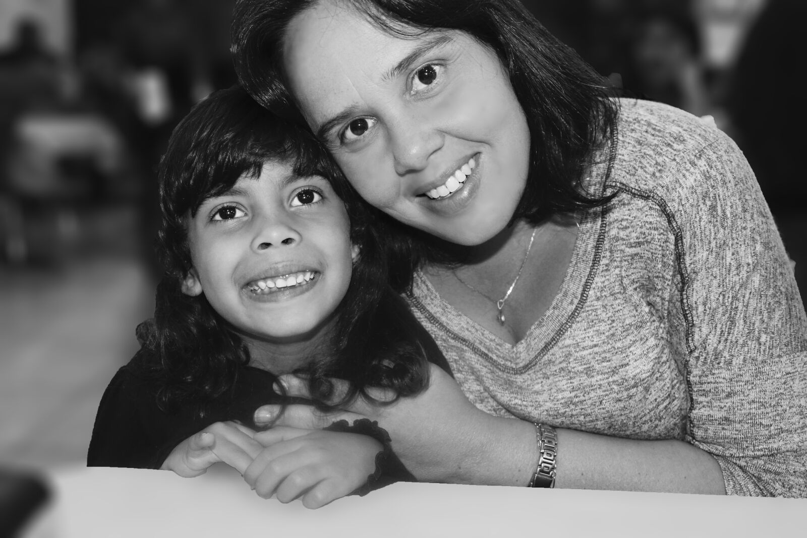 Canon EOS 1100D (EOS Rebel T3 / EOS Kiss X50) sample photo. Aunt, niece, family photography