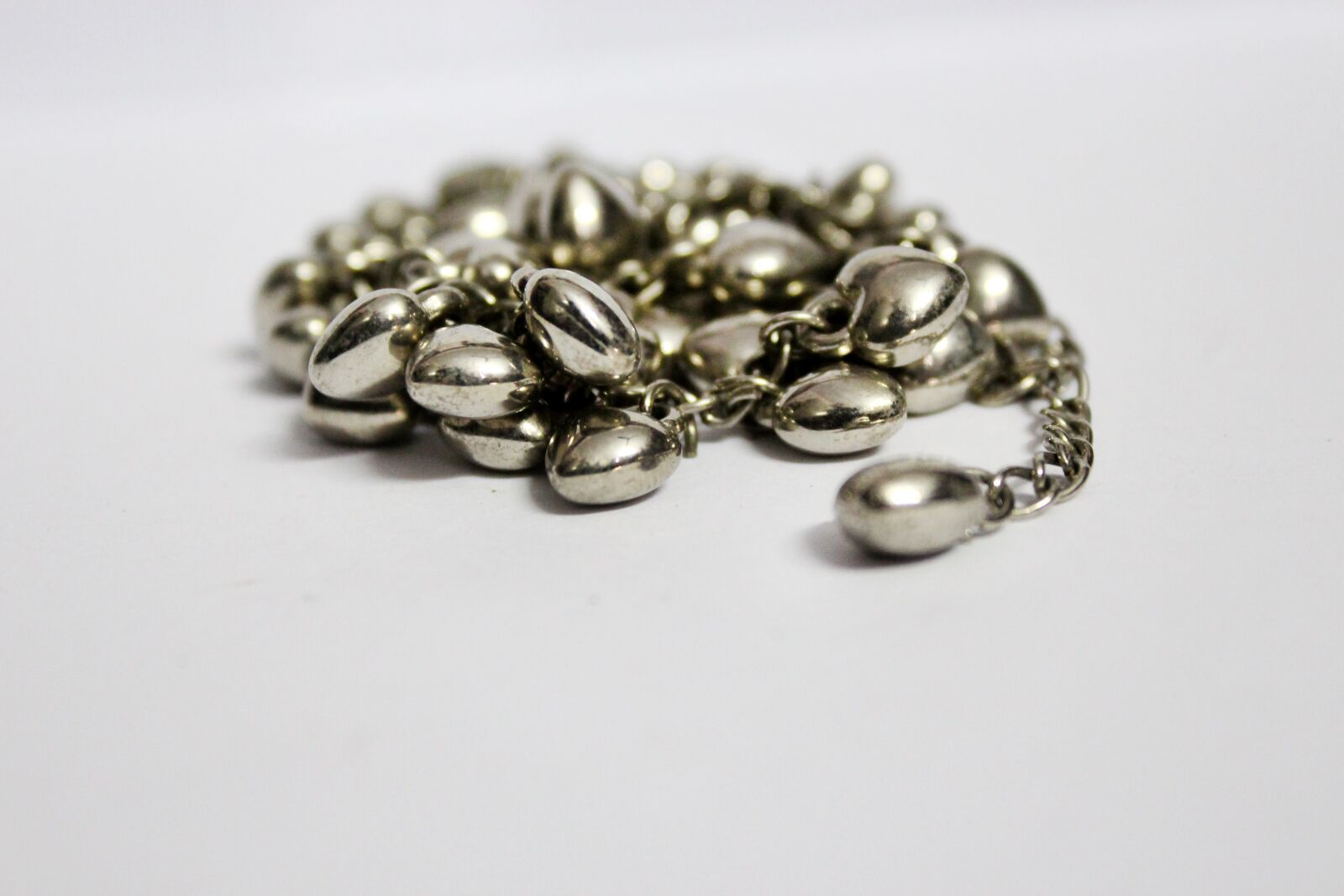 Canon EOS 700D (EOS Rebel T5i / EOS Kiss X7i) sample photo. Chain, jewelry, neck piece photography