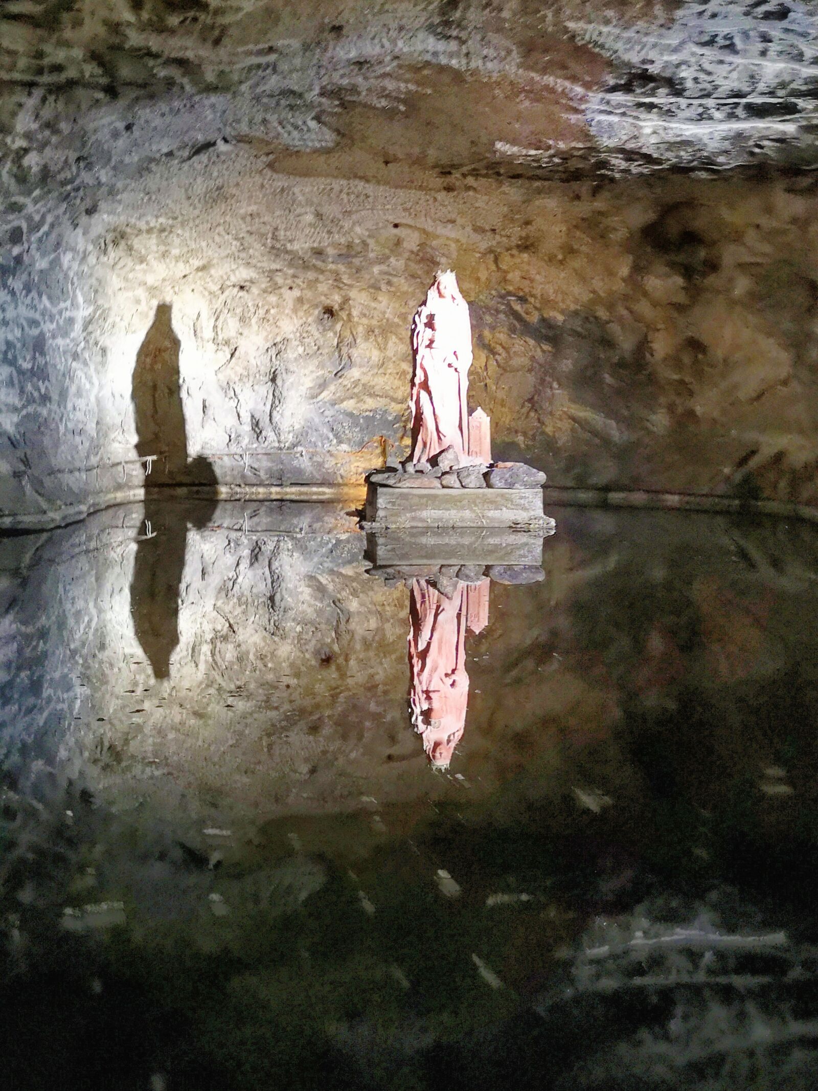 HUAWEI CLT-L29 sample photo. Cave, barbara, lake photography