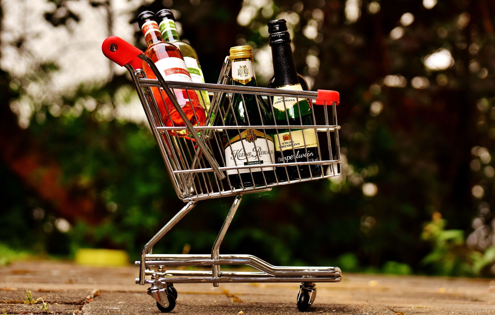 Nikon D7200 sample photo. Shopping cart, wine bottles photography