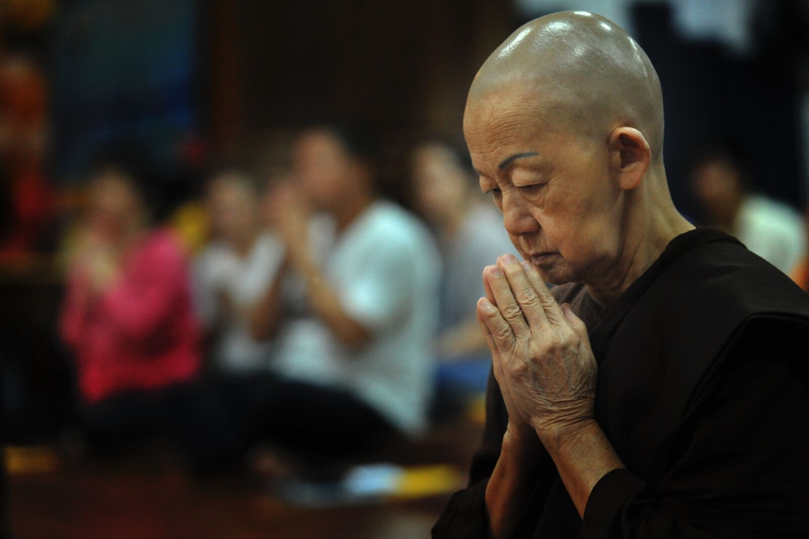 Nikon D3 sample photo. Theravada buddhism, buddhist, nun photography