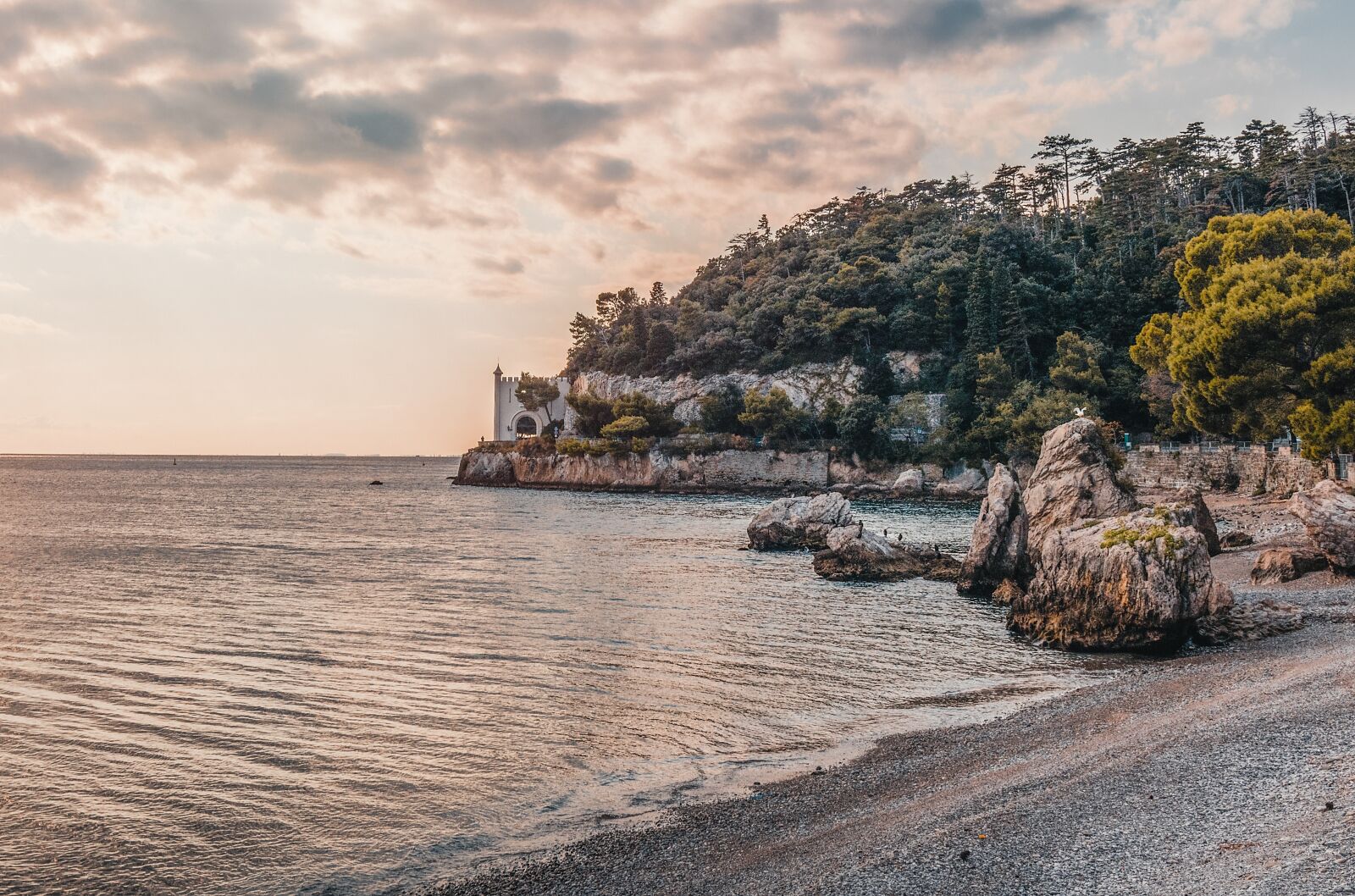 Canon EOS 750D (EOS Rebel T6i / EOS Kiss X8i) sample photo. Bay, beach, castle photography