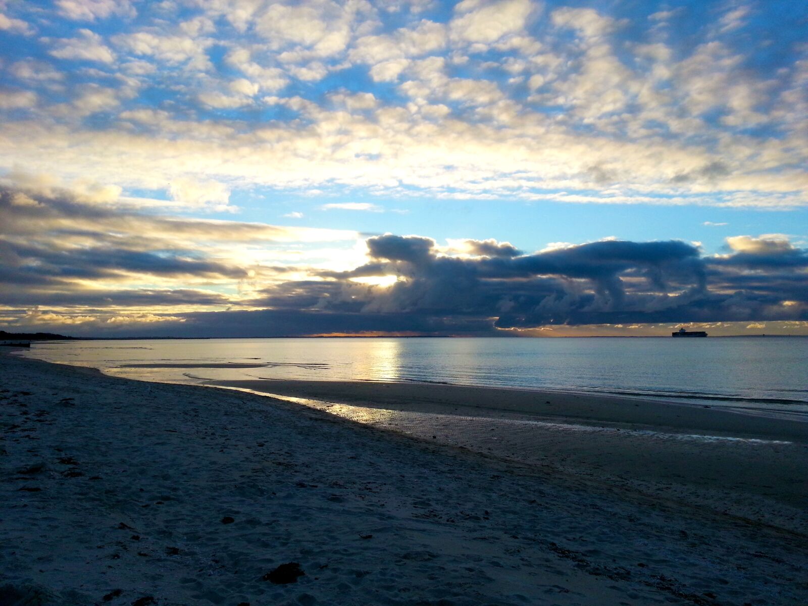Samsung Galaxy S3 sample photo. Sand, sea, sky photography
