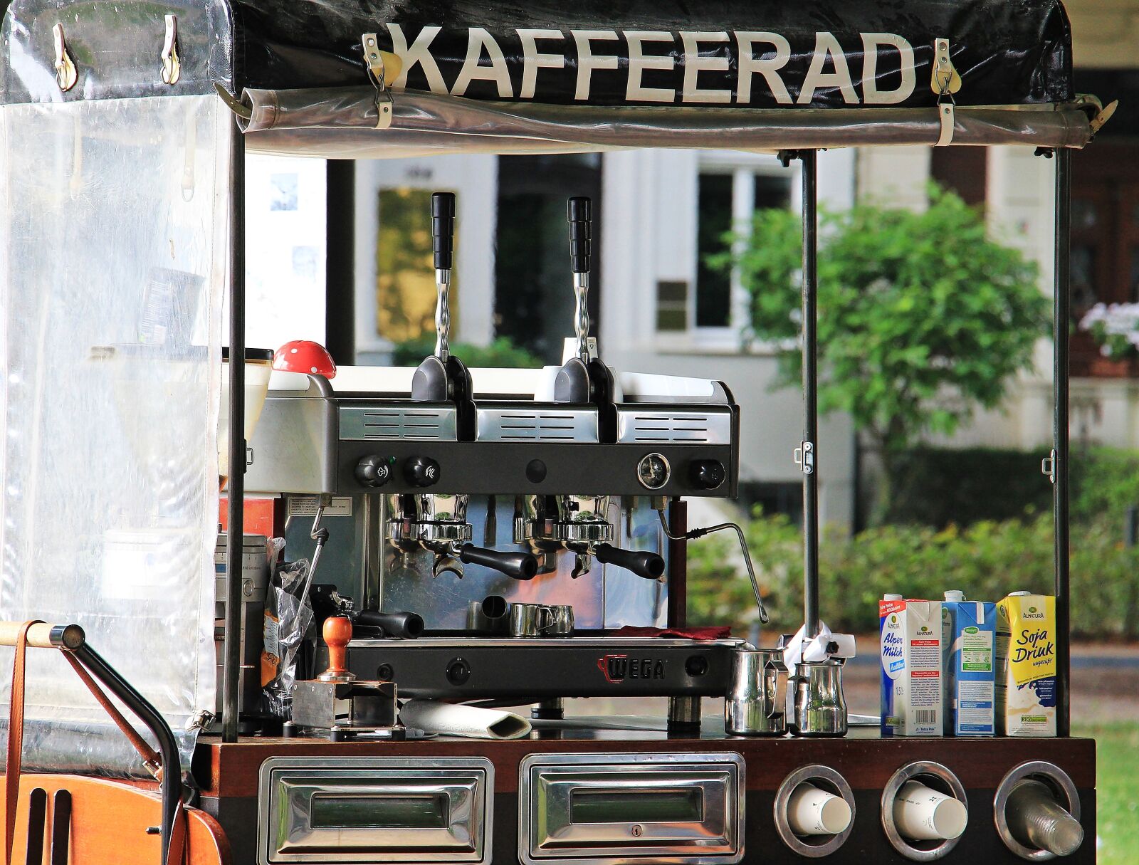 Canon EOS 550D (EOS Rebel T2i / EOS Kiss X4) sample photo. Kaffeerad, coffee to go photography