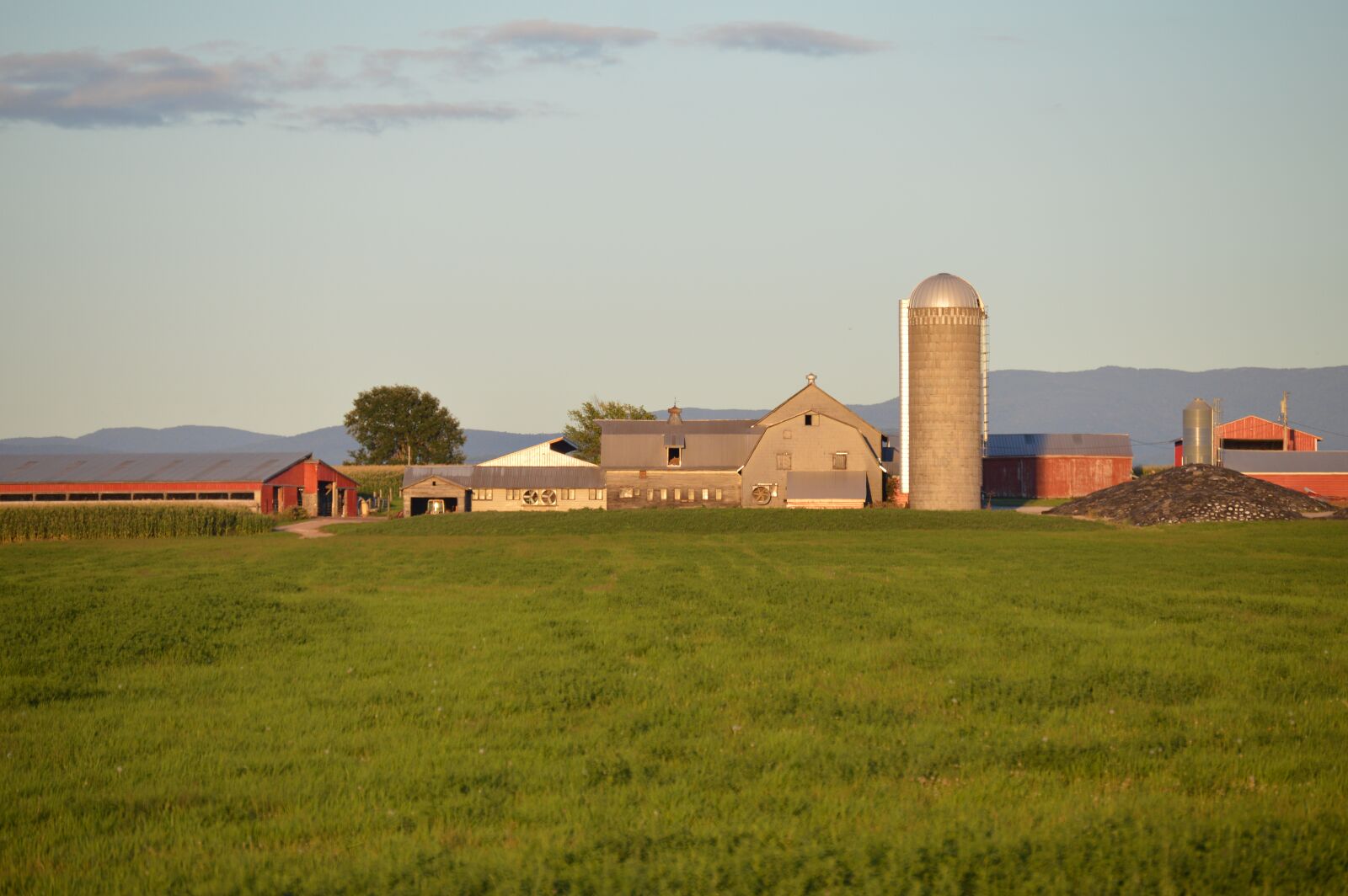 Nikon D3200 sample photo. Barn, farm, field photography