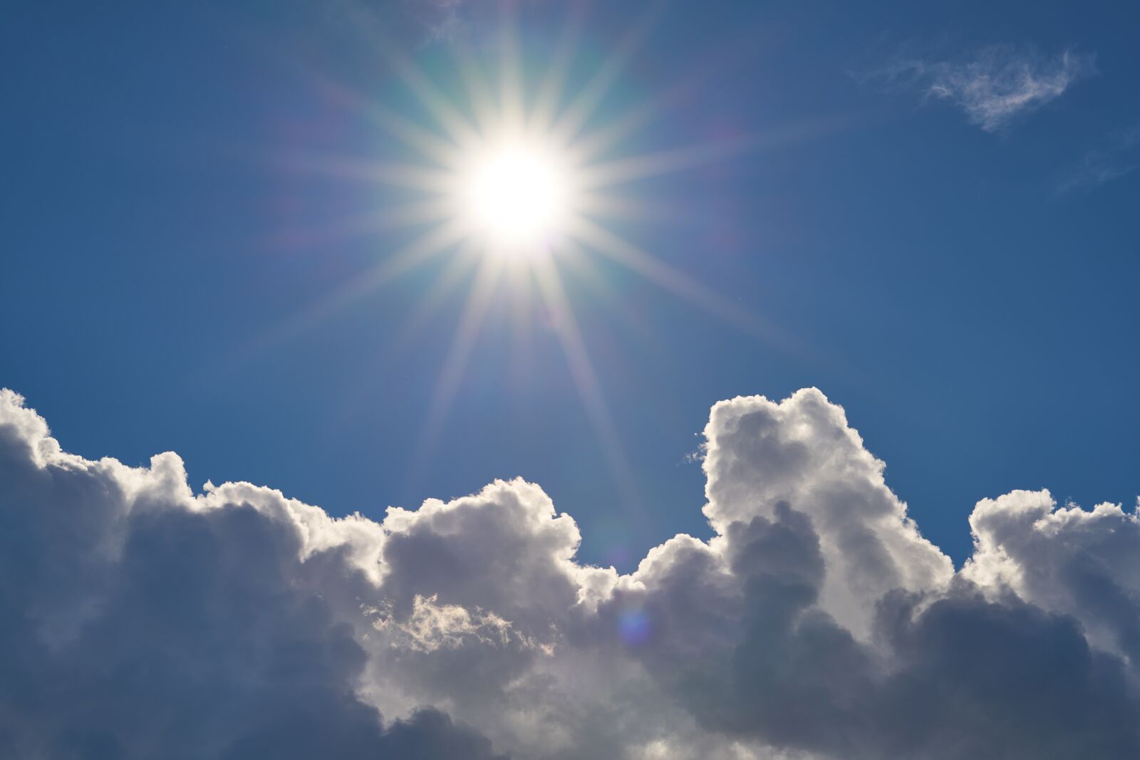 Sigma 85mm F1.4 DG HSM Art sample photo. Cloud, white, sky photography