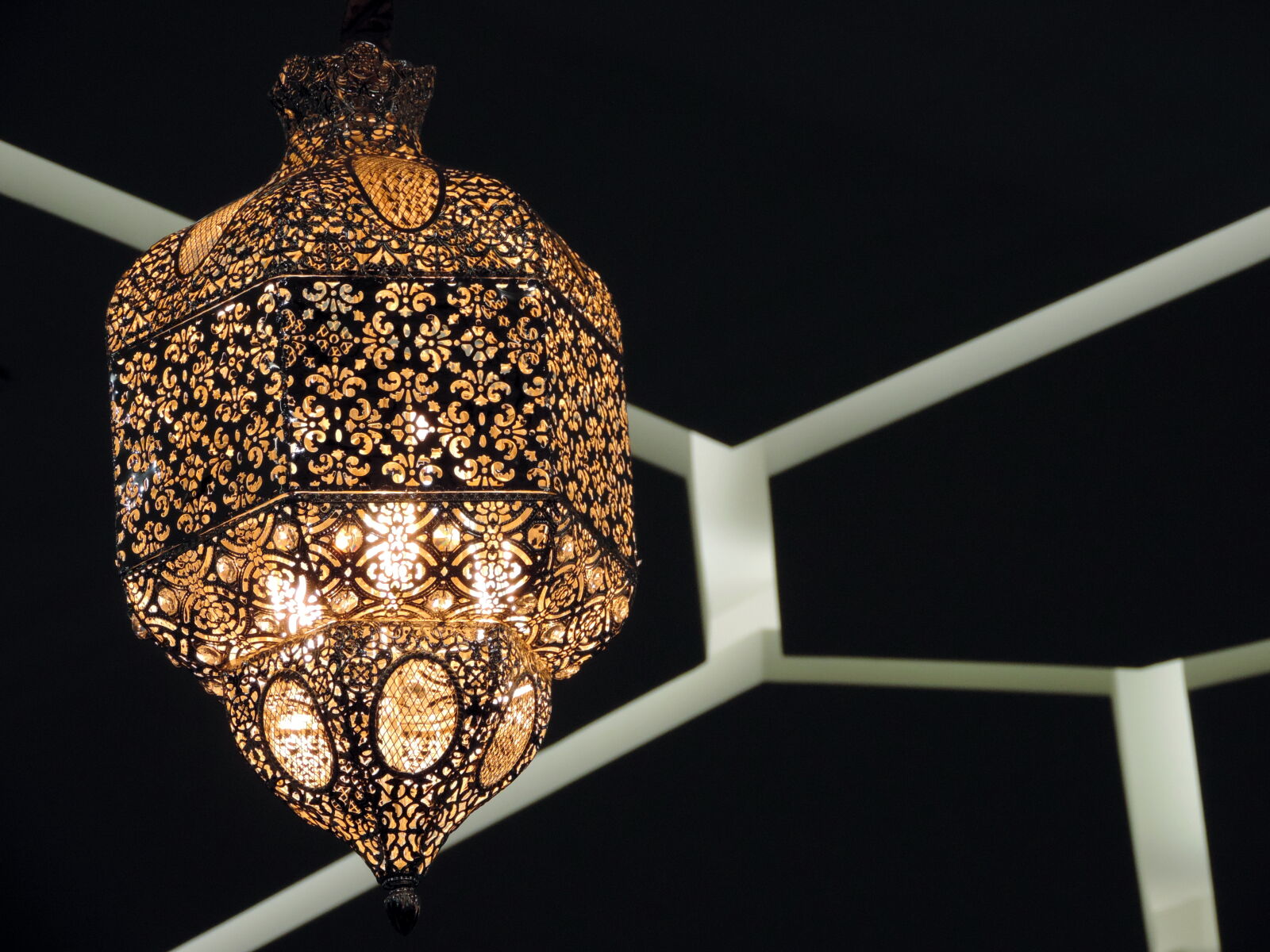 Nikon Coolpix P520 sample photo. Arabesque, baroque, lamp, light photography