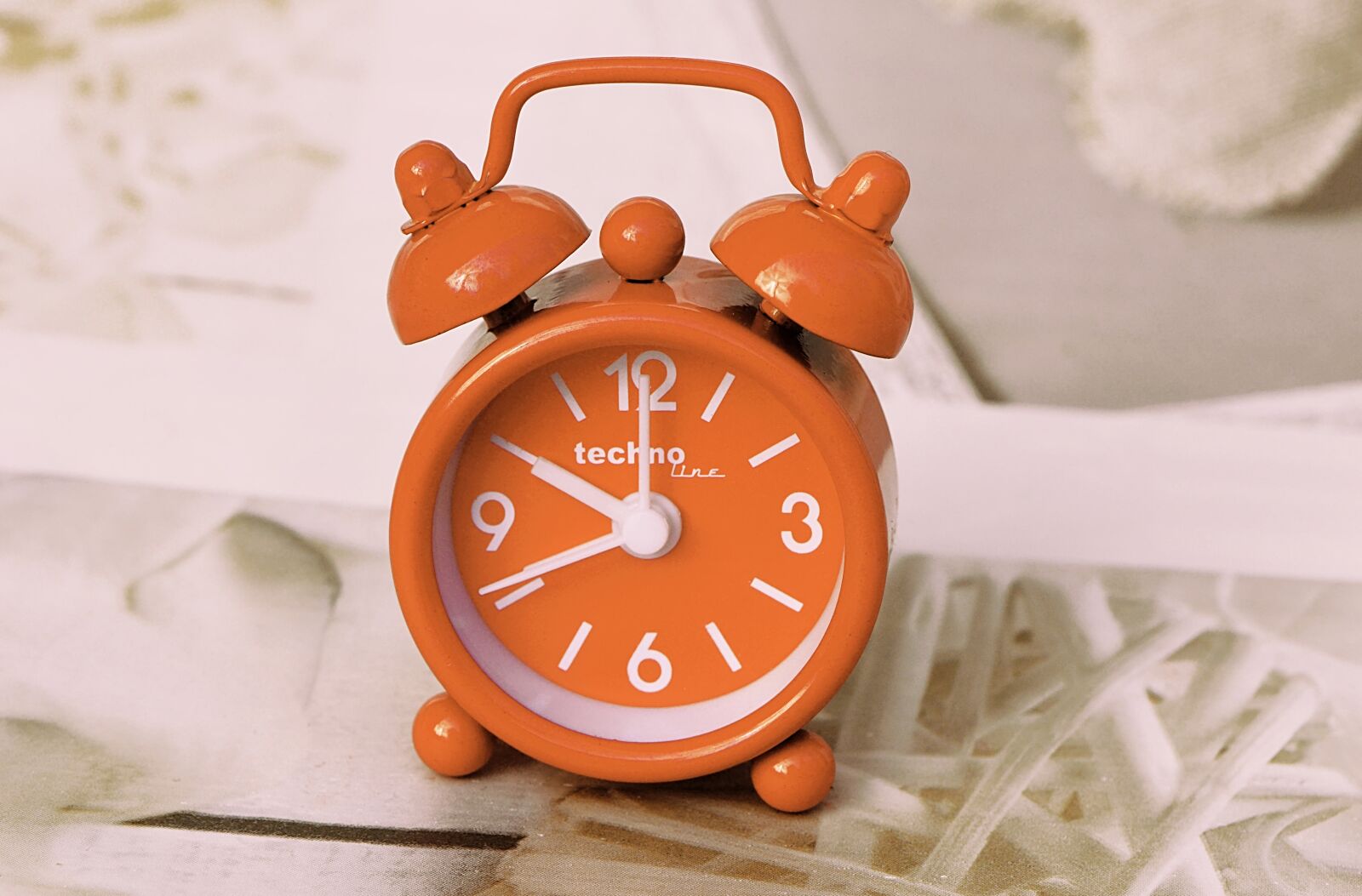 Nikon D3200 sample photo. Alarm clock, time of photography