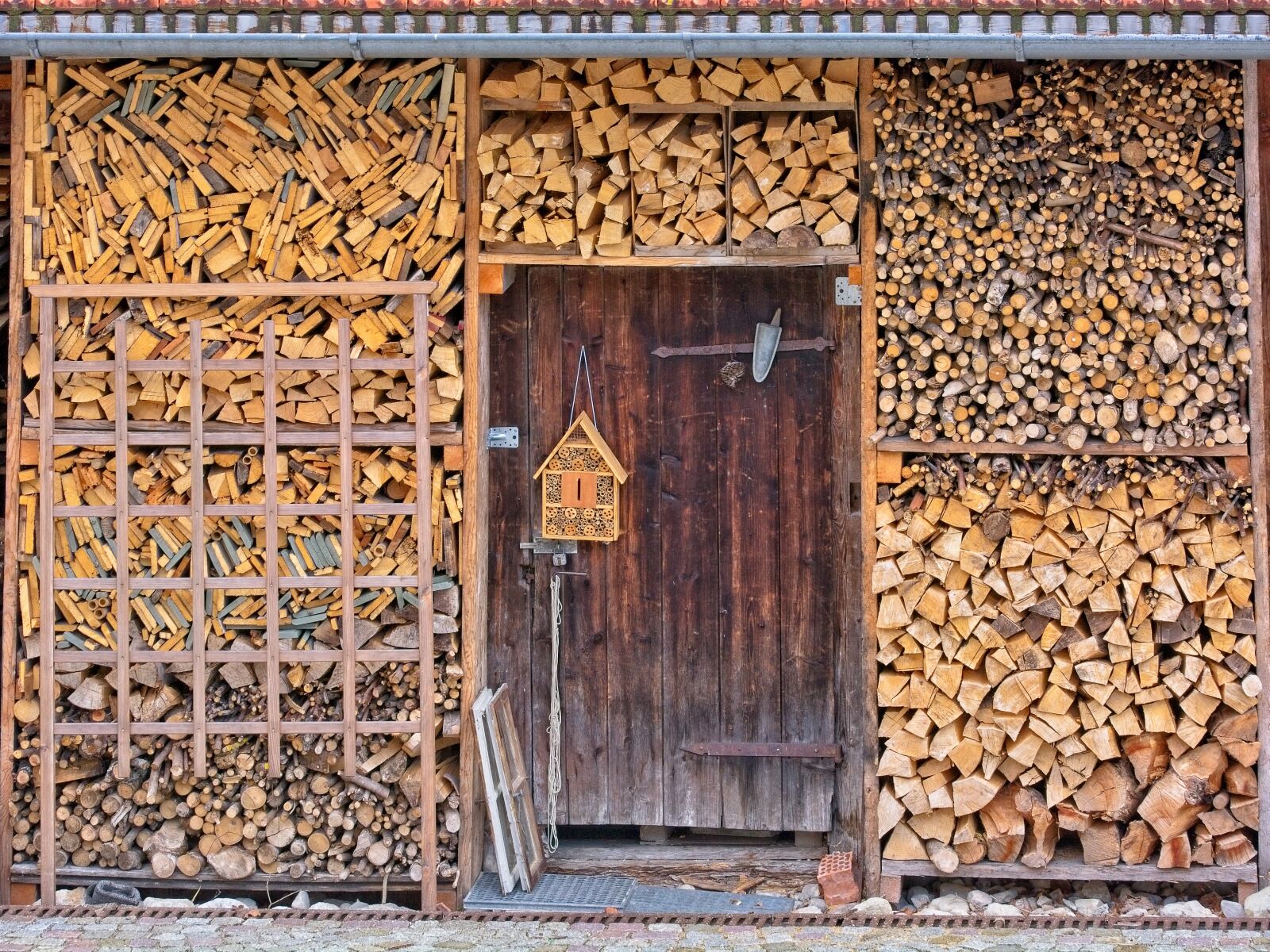 Sigma 105mm F2.8 EX DG OS HSM sample photo. Wood, firewood, holzstapel photography
