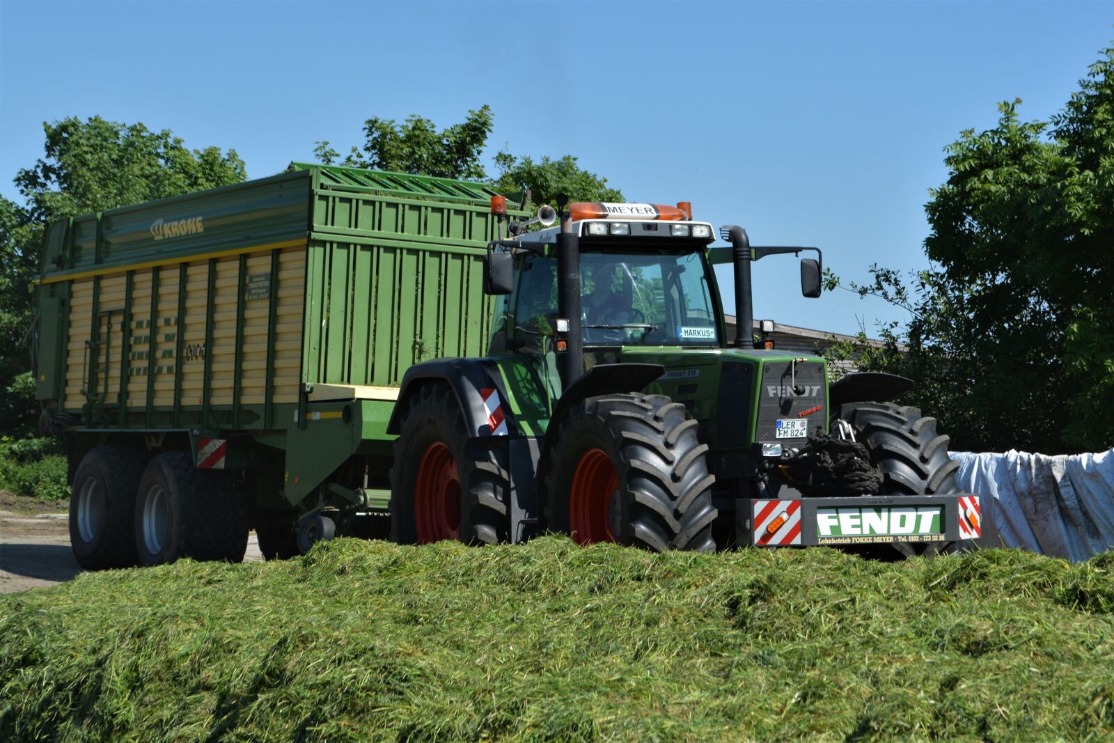 Nikon D5200 sample photo. Fendt, fendt favorit 824, crown photography