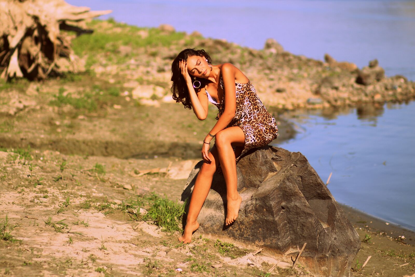 Canon EOS 700D (EOS Rebel T5i / EOS Kiss X7i) + Canon EF 85mm F1.8 USM sample photo. Girl, wild, water photography