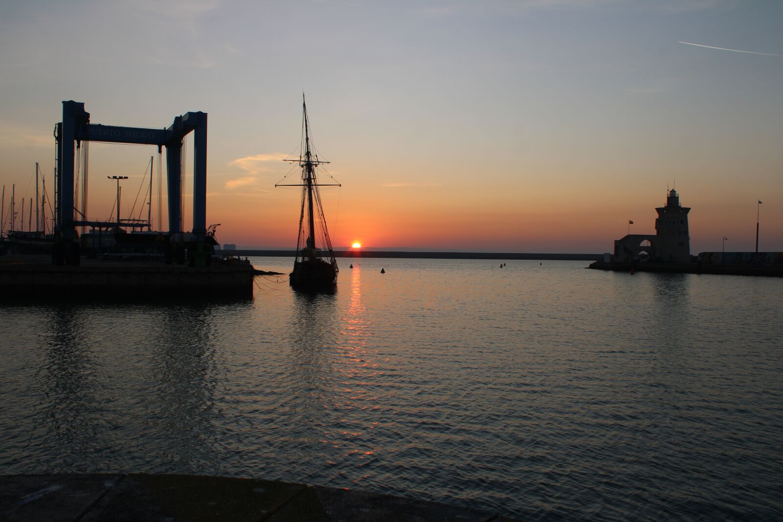 Canon EOS 2000D (EOS Rebel T7 / EOS Kiss X90 / EOS 1500D) sample photo. The port of santa photography