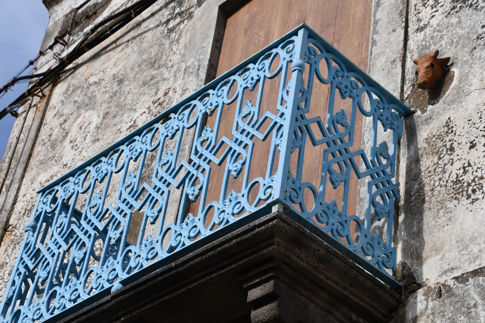 Nikon D7500 sample photo. Balcony, blue, old photography