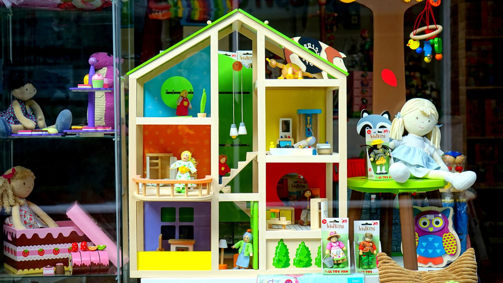Sony a7 + Sony FE 28-70mm F3.5-5.6 OSS sample photo. Building, business, design photography