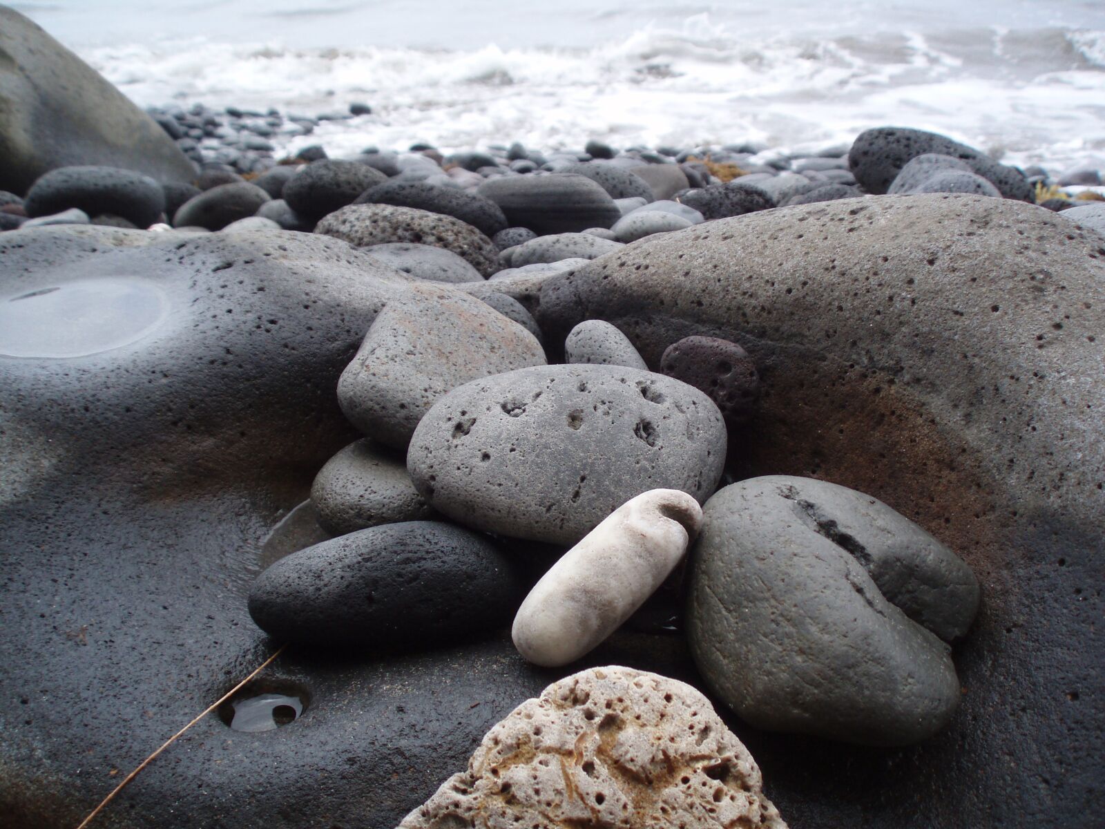 Olympus u710,S710 sample photo. Tumbled, beach, stones photography
