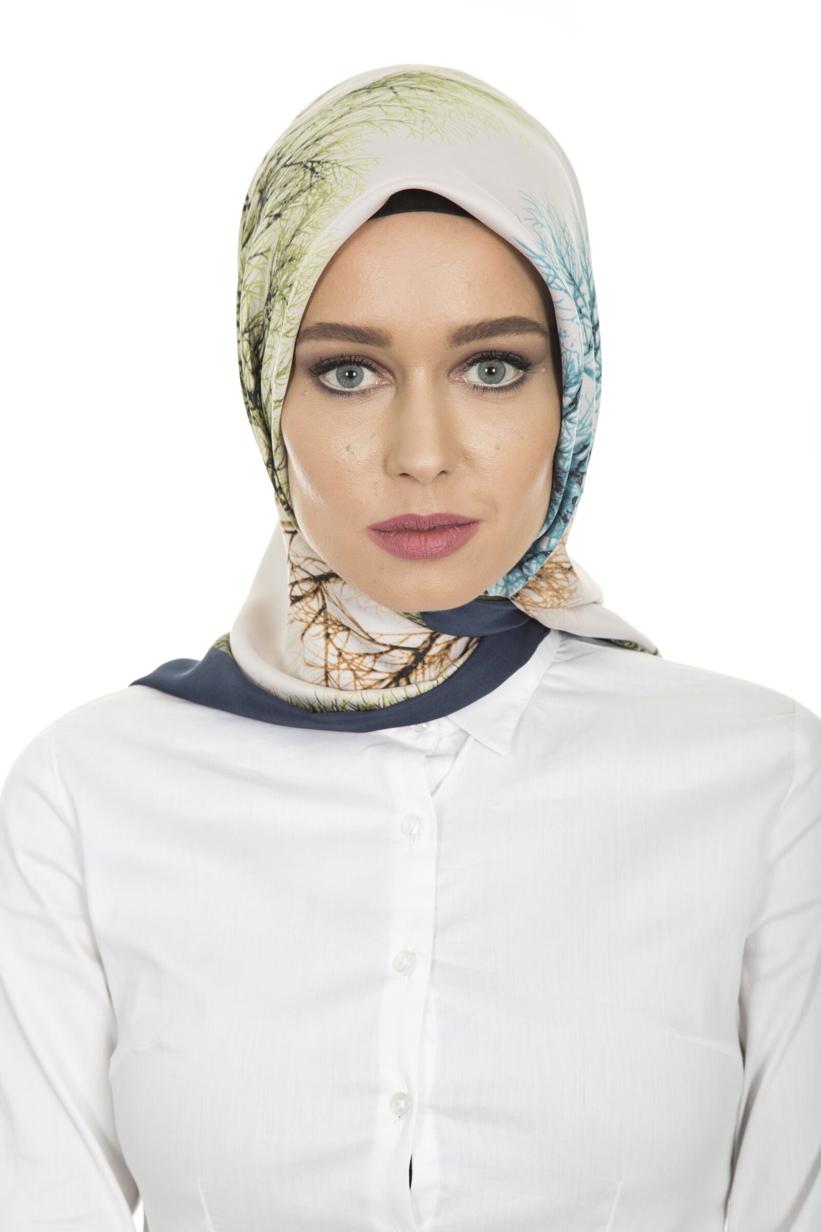 Canon EOS 6D + Canon EF 24-105mm F4L IS USM sample photo. Hijab, head cover, hair photography