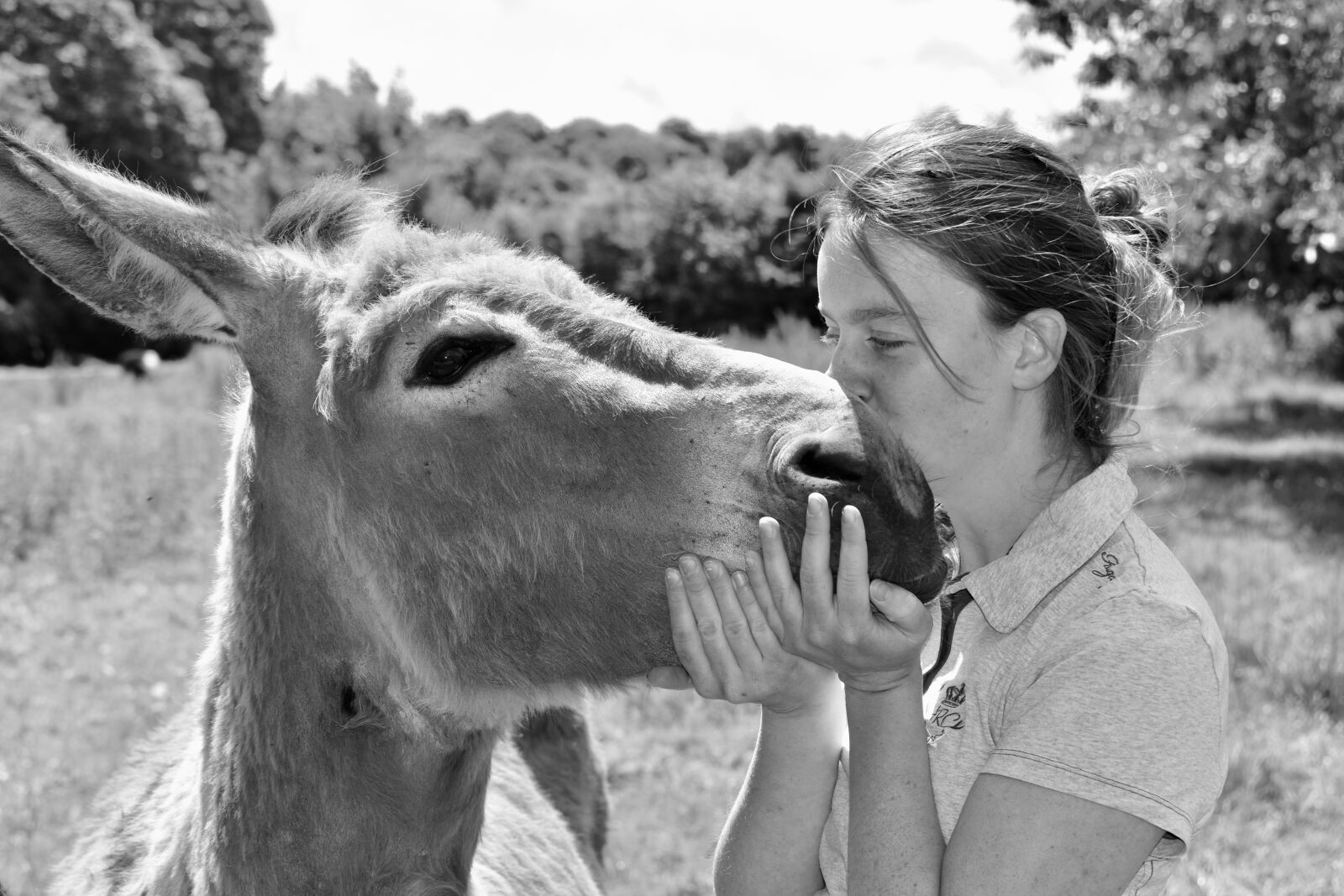 Nikon D5600 sample photo. Kiss, kisses, girl complicity photography