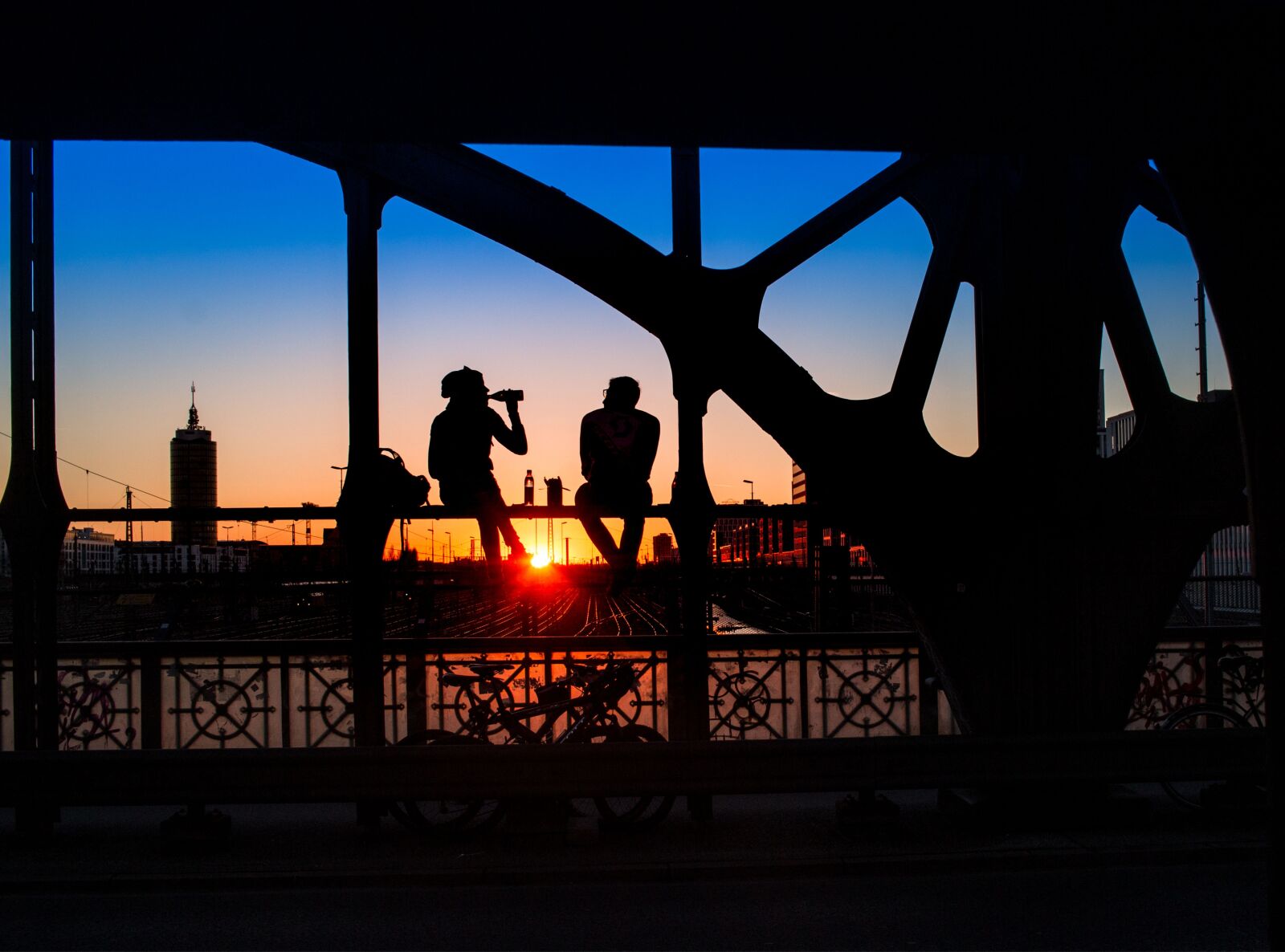 Canon EOS 70D sample photo. Silhouette, human, travel photography