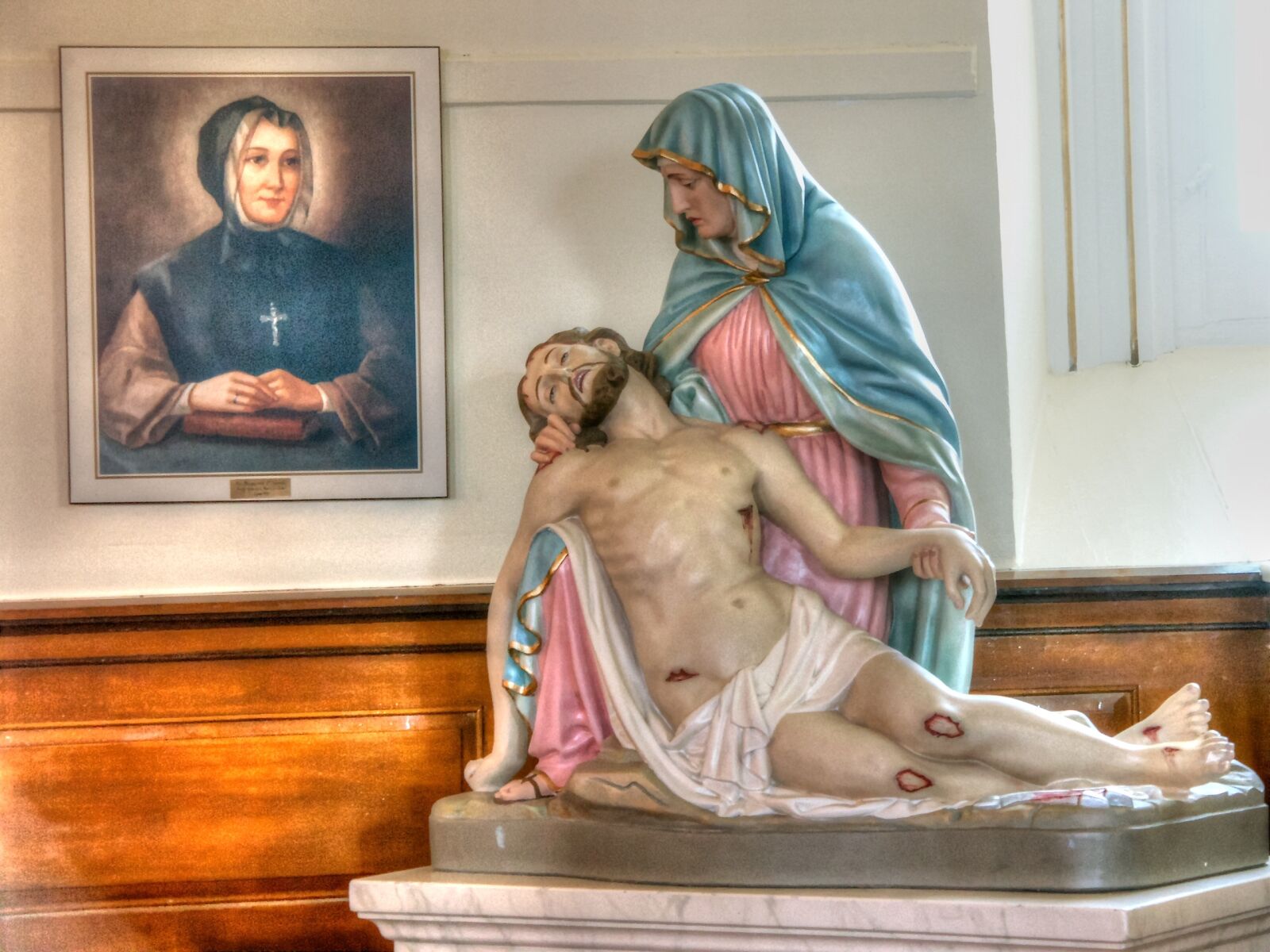 KONICA MINOLTA DiMAGE A1 sample photo. Church, the pietà, religious photography