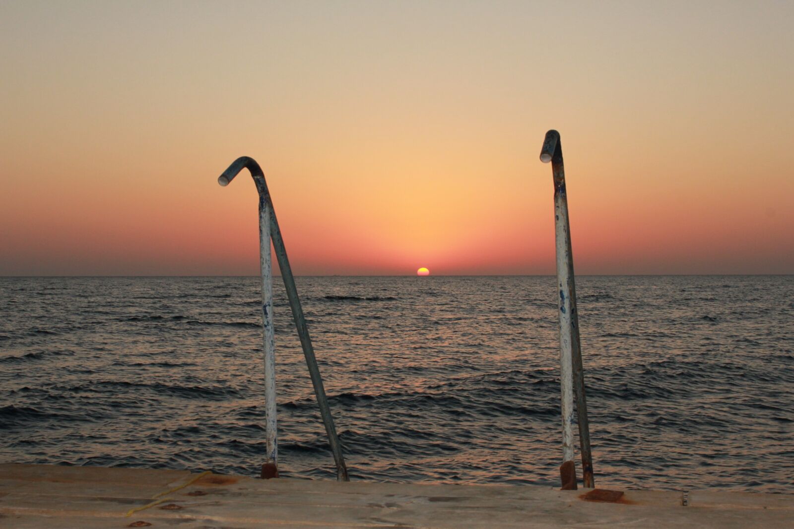 Canon EOS 550D (EOS Rebel T2i / EOS Kiss X4) sample photo. Sunrise, morgenrot, sun photography