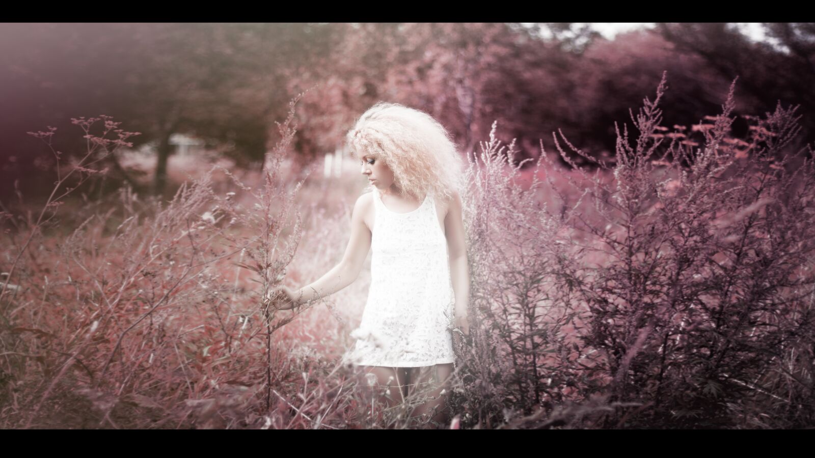 Canon EOS 60D + Canon EF 50mm F1.8 II sample photo. Girl, short dress, legs photography