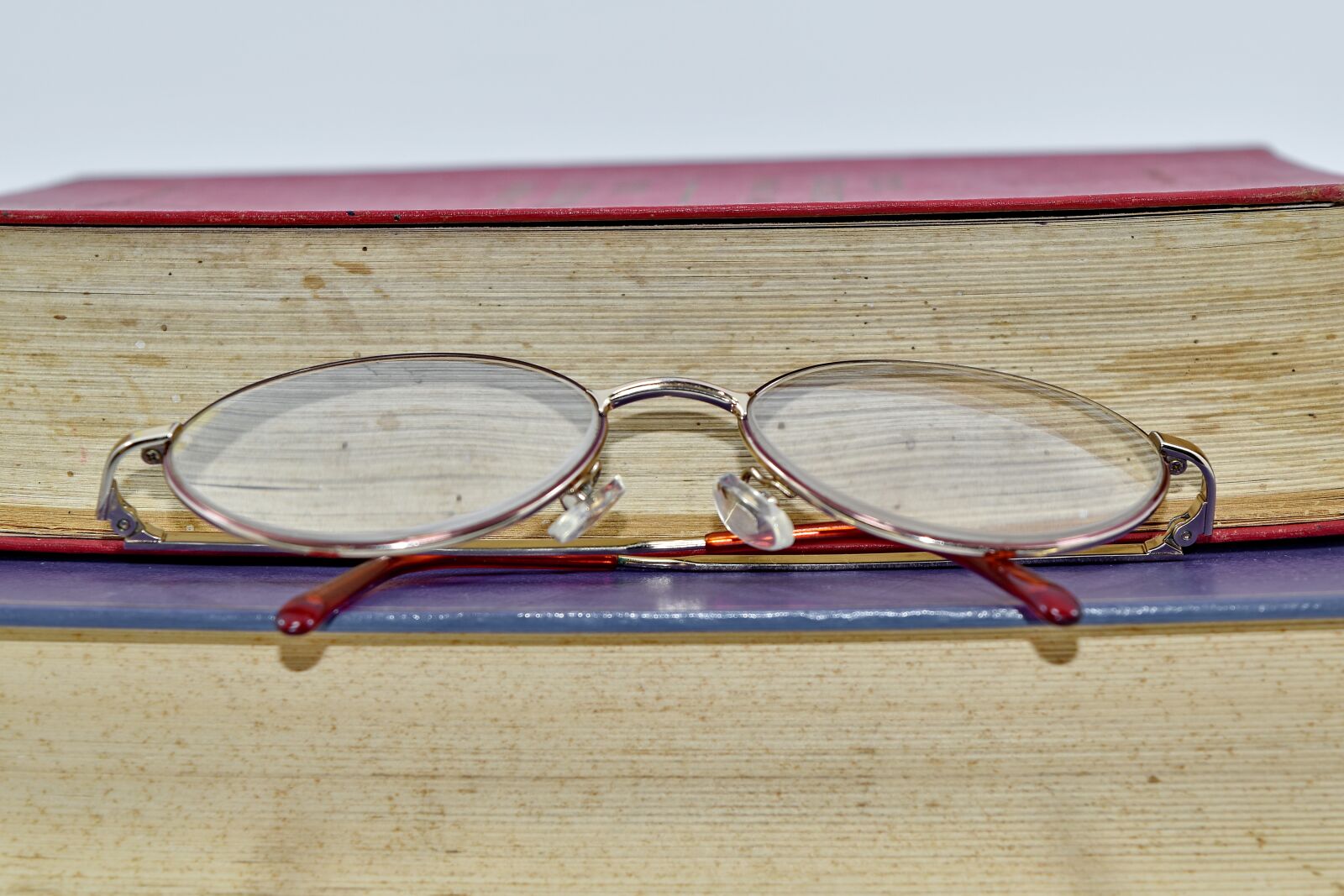 Nikon D5500 sample photo. Books, close-up, eyeglasses, side photography