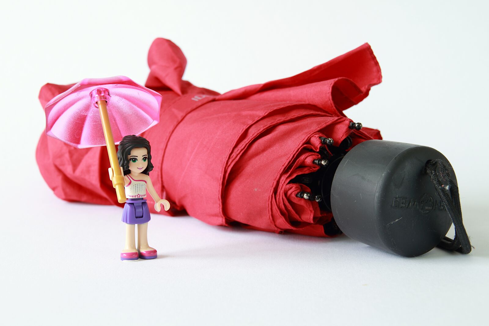 Canon EOS 100D (EOS Rebel SL1 / EOS Kiss X7) sample photo. Woman, umbrella, open umbrella photography