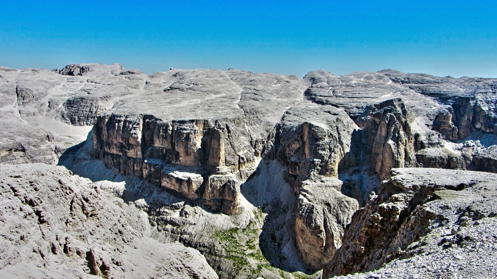 Canon PowerShot SX230 HS sample photo. Rock, mountain, cliff, grass photography