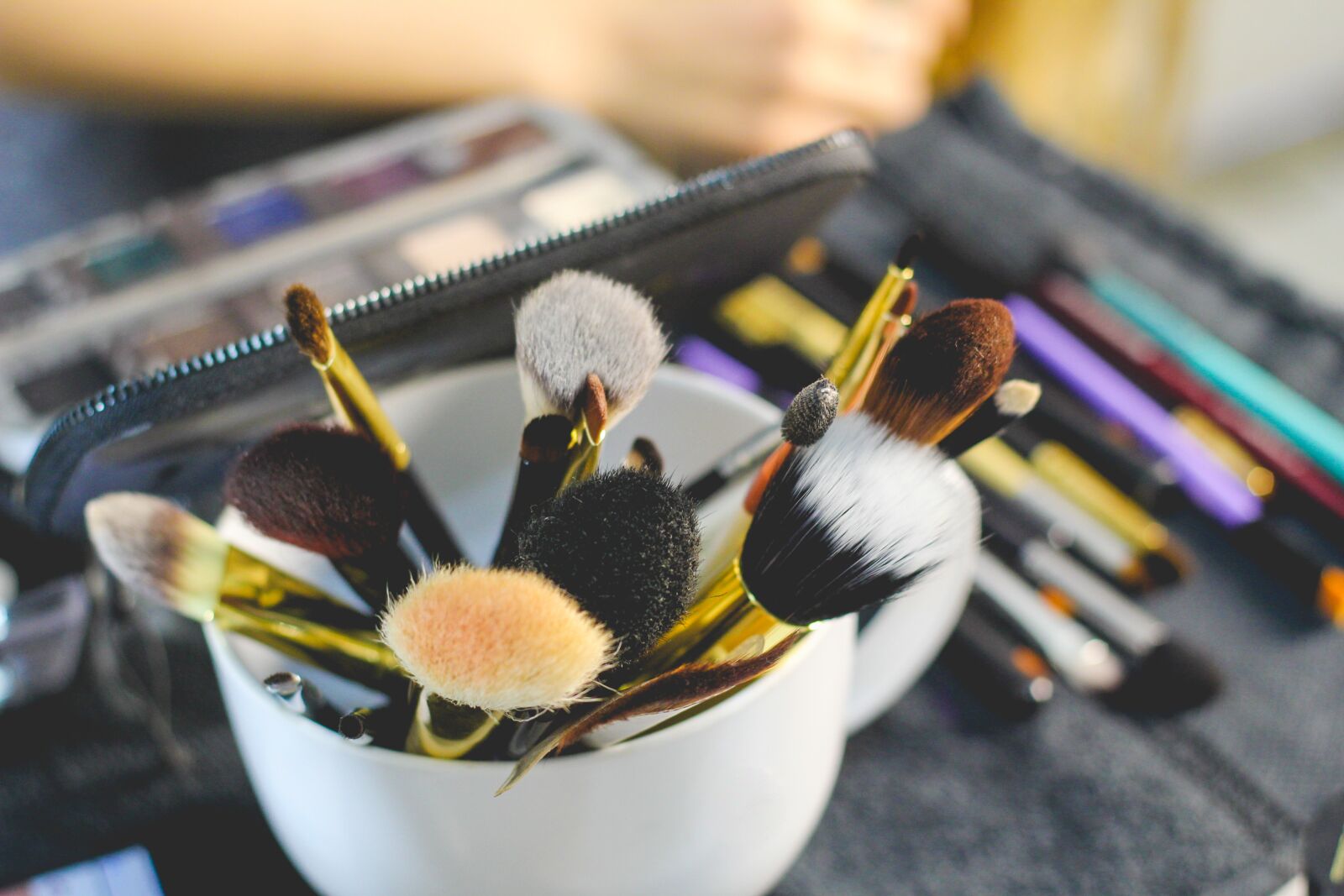 Canon EOS 60D + Canon EF 50mm F1.8 II sample photo. Brush, makeup, beauty photography