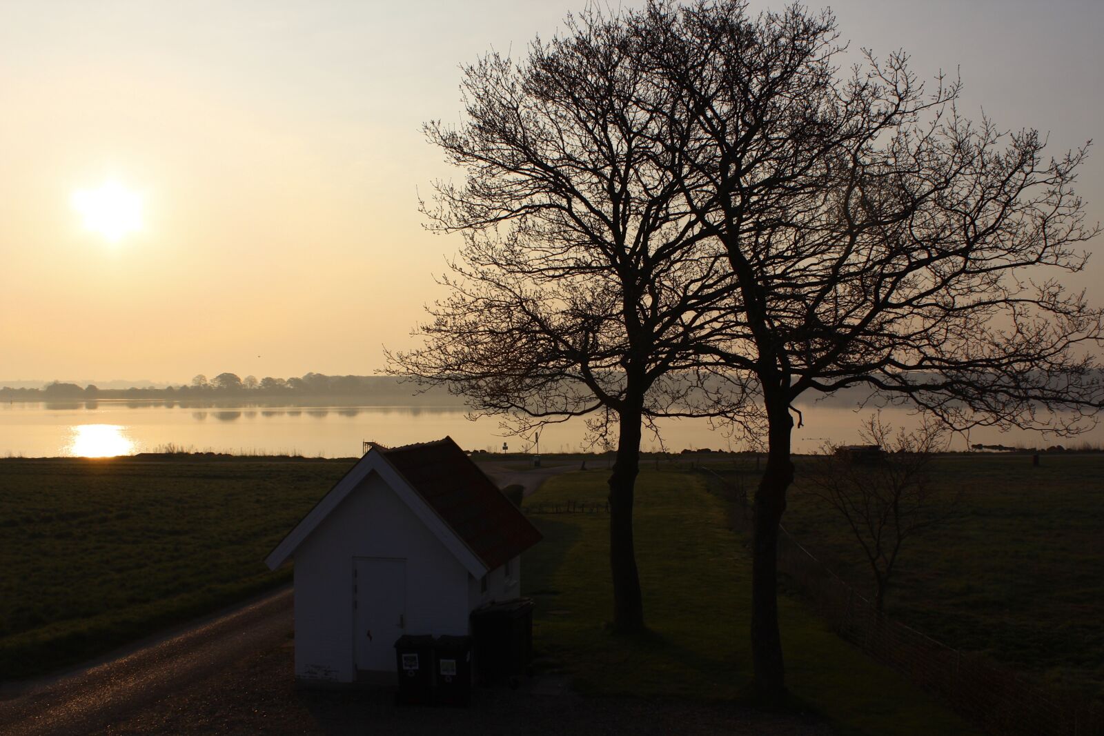 Canon EOS 600D (Rebel EOS T3i / EOS Kiss X5) sample photo. Morning, sunrise, haze photography