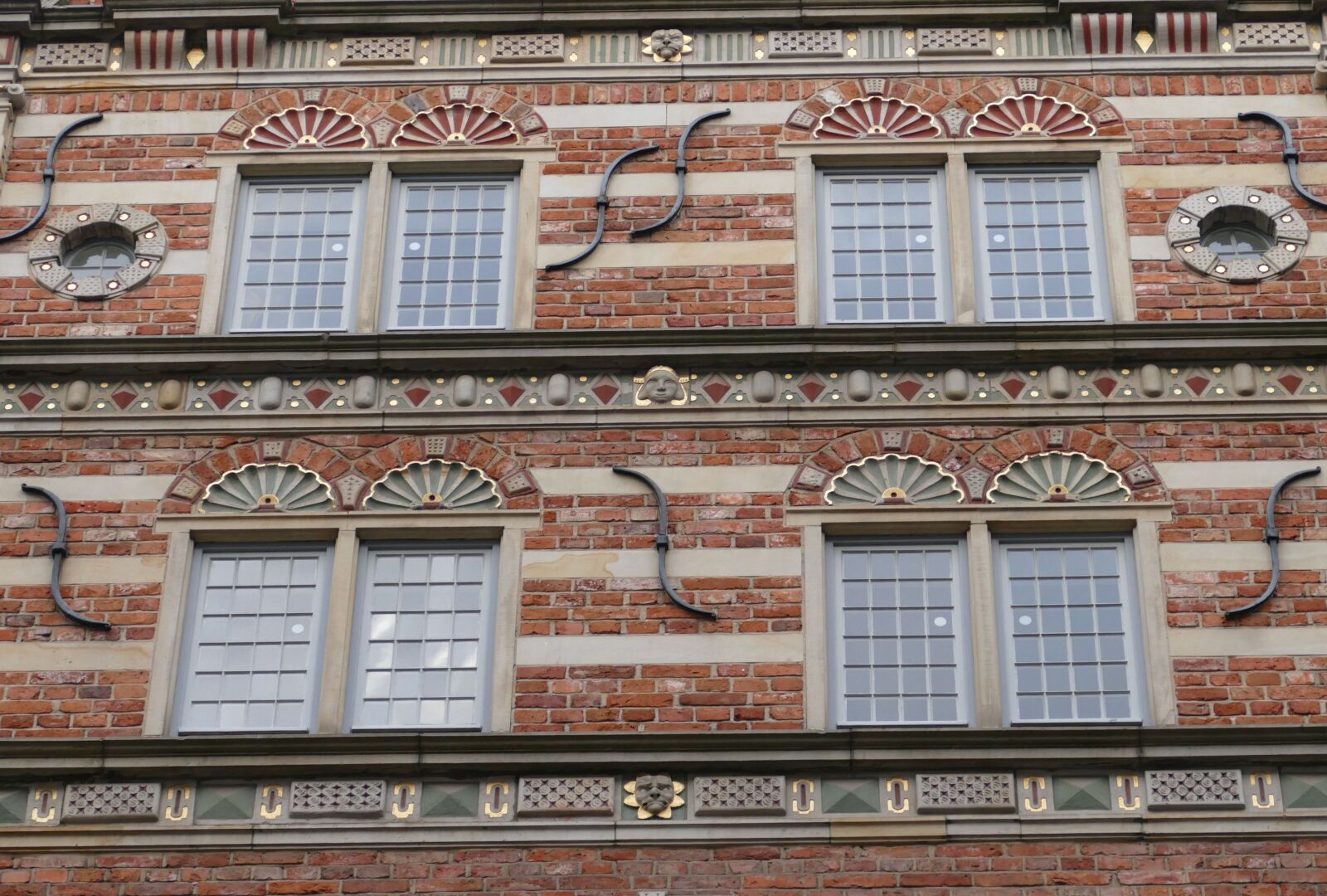 Panasonic Lumix DMC-FZ1000 sample photo. Bremen, hanseatic city, architecture photography
