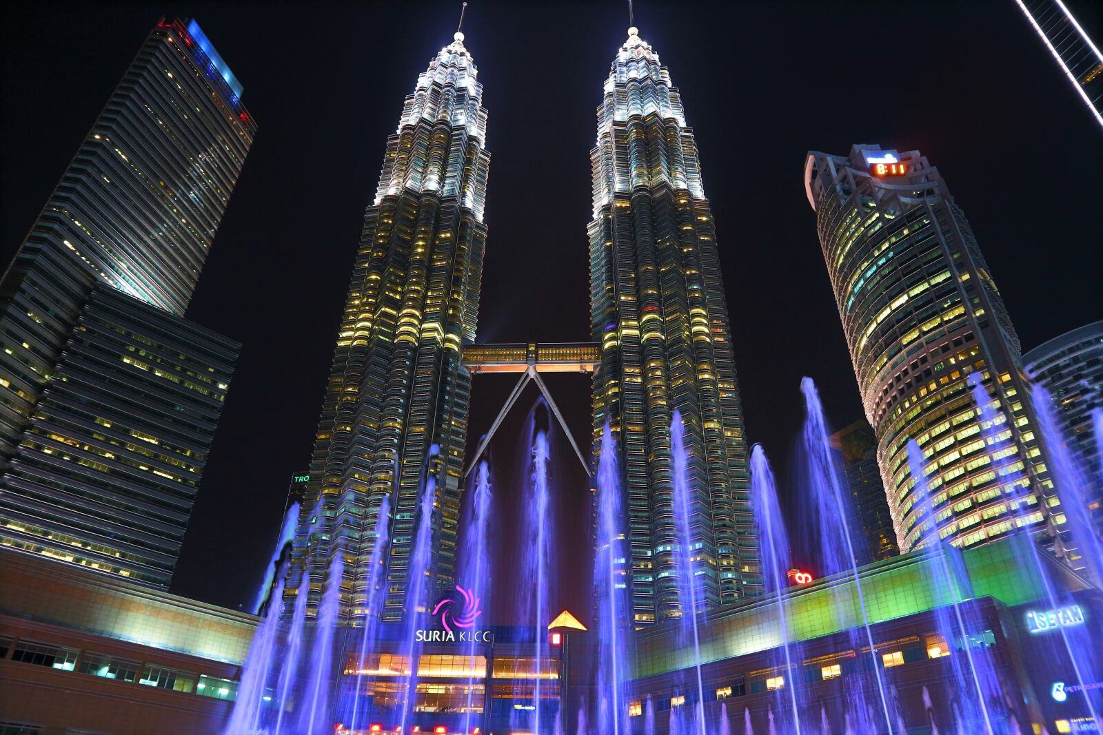 Canon EF-M 15-45mm F3.5-6.3 IS STM sample photo. Tower, petronas, city photography