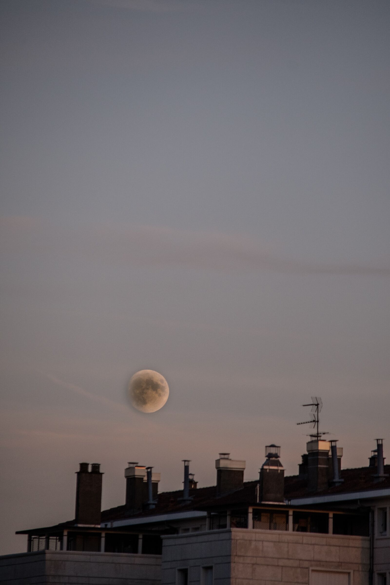 Nikon D7500 sample photo. Moon, urbex, roof photography