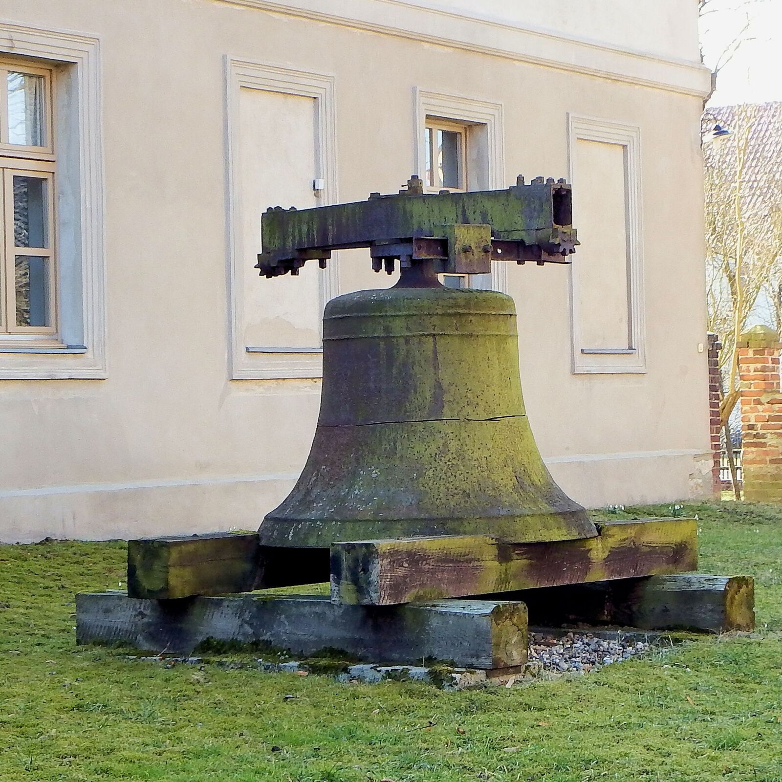 Fujifilm FinePix SL1000 sample photo. Bell, church bell, old photography