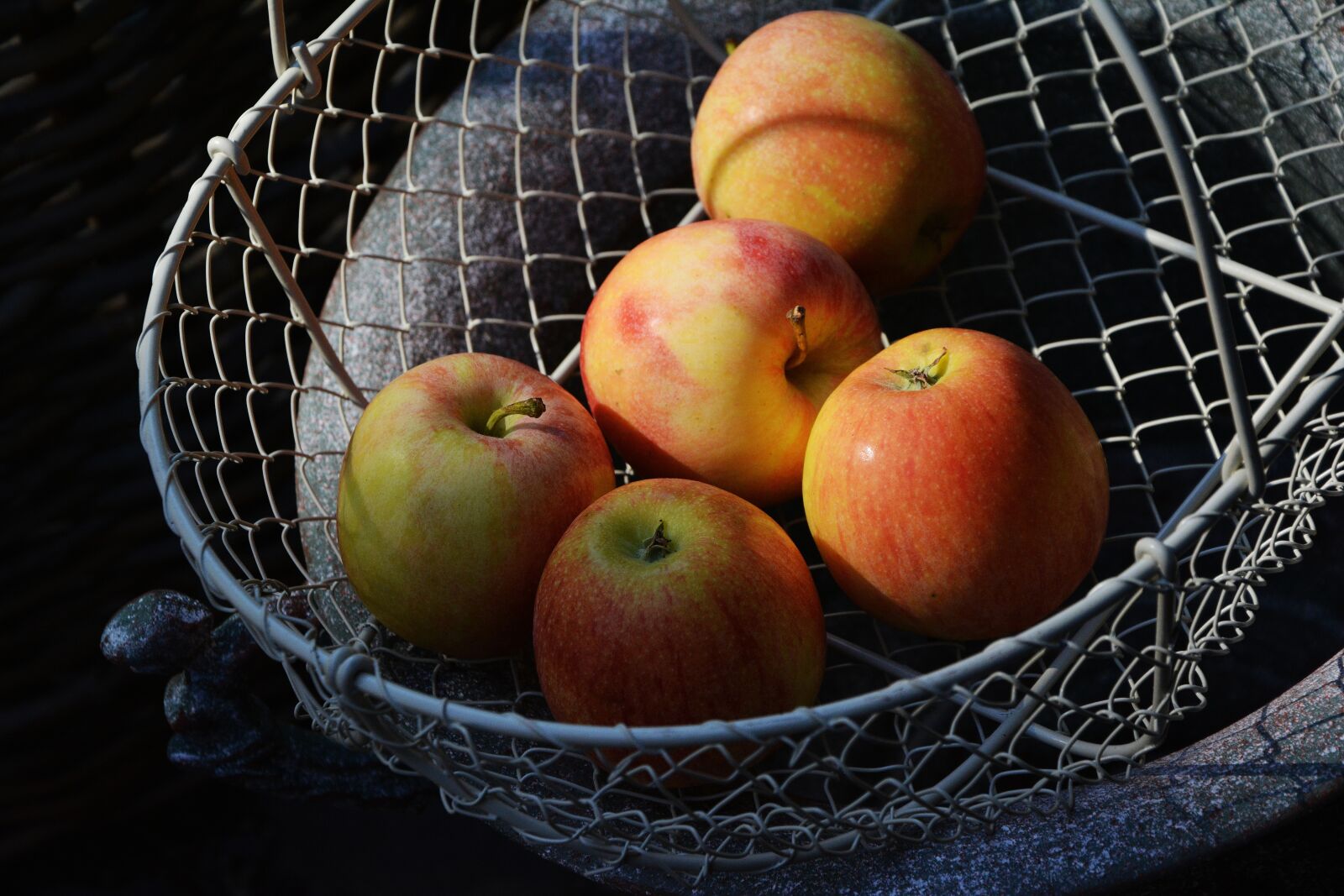 Nikon D5200 sample photo. Apple, basket, fruit basket photography