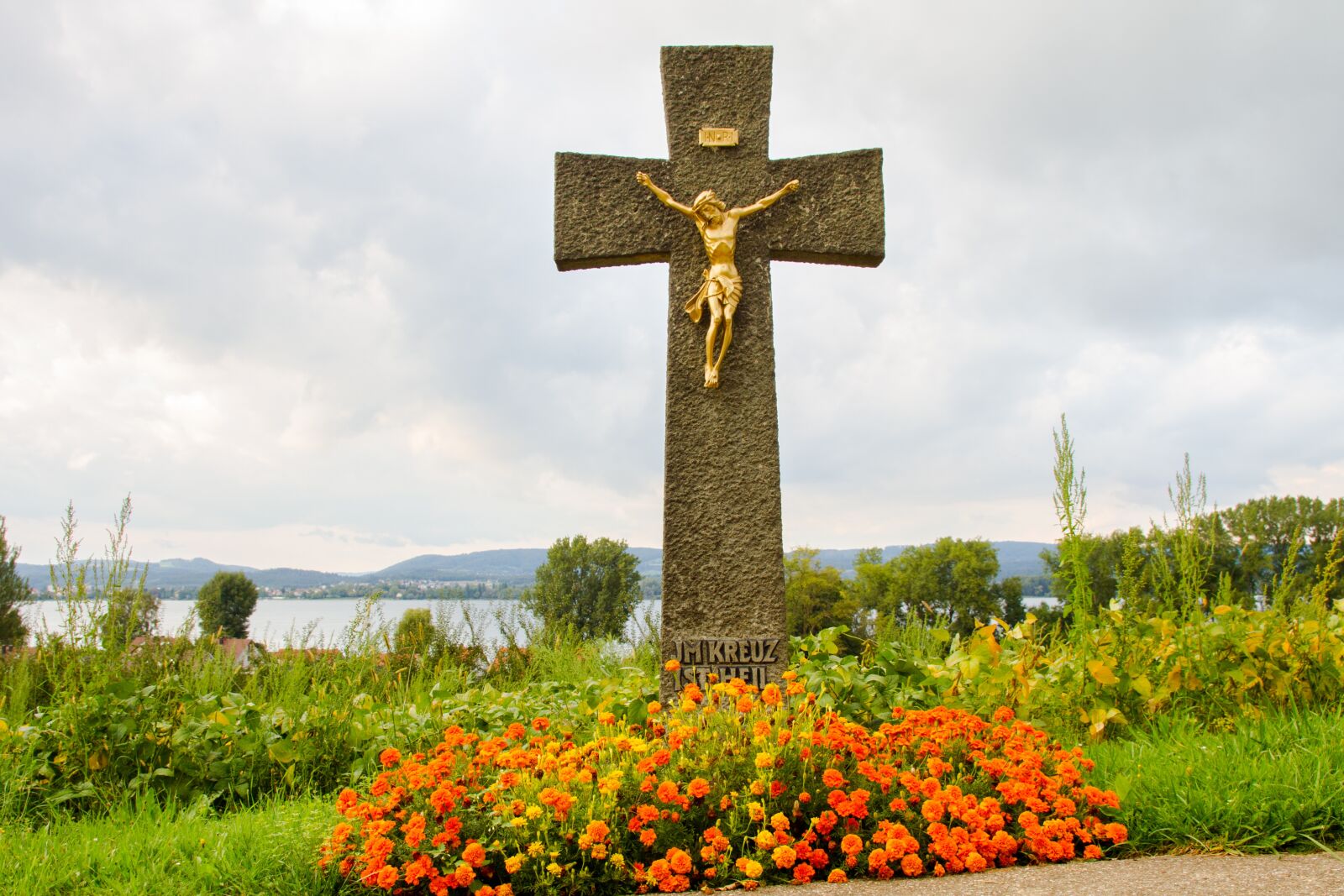 Canon EOS 7D sample photo. Wayside cross, cross, lake photography