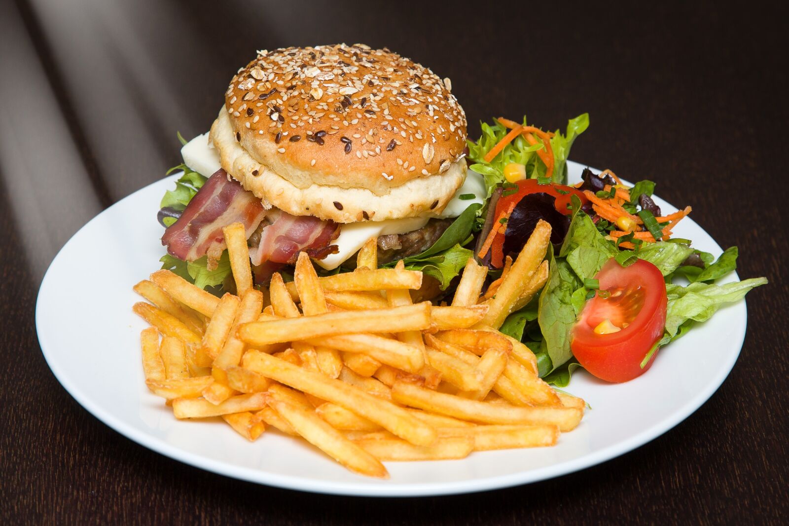 Canon EOS 6D + Canon EF 24-105mm F4L IS USM sample photo. Hamburger, food, burger photography